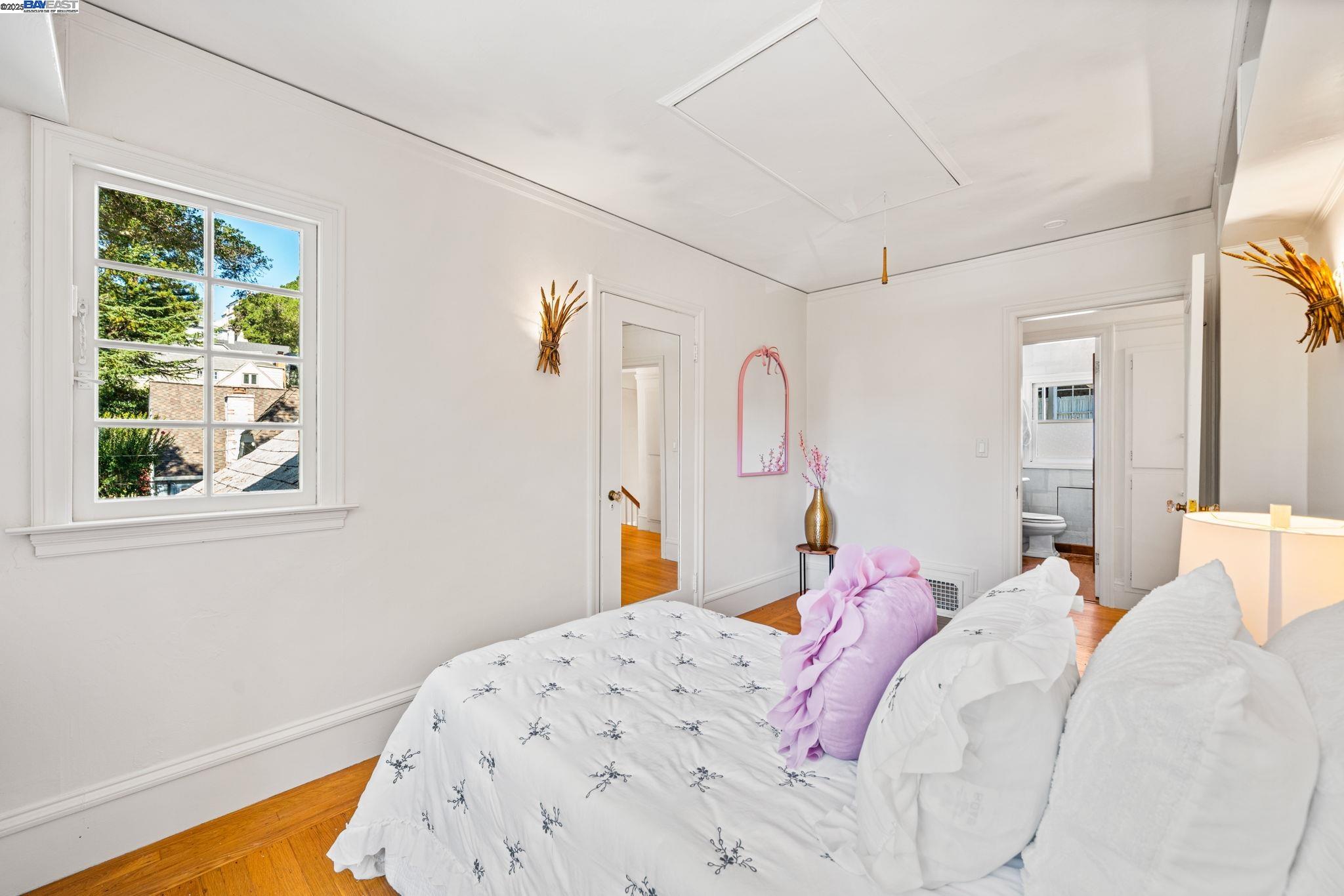 1462 Trestle Glen Rd