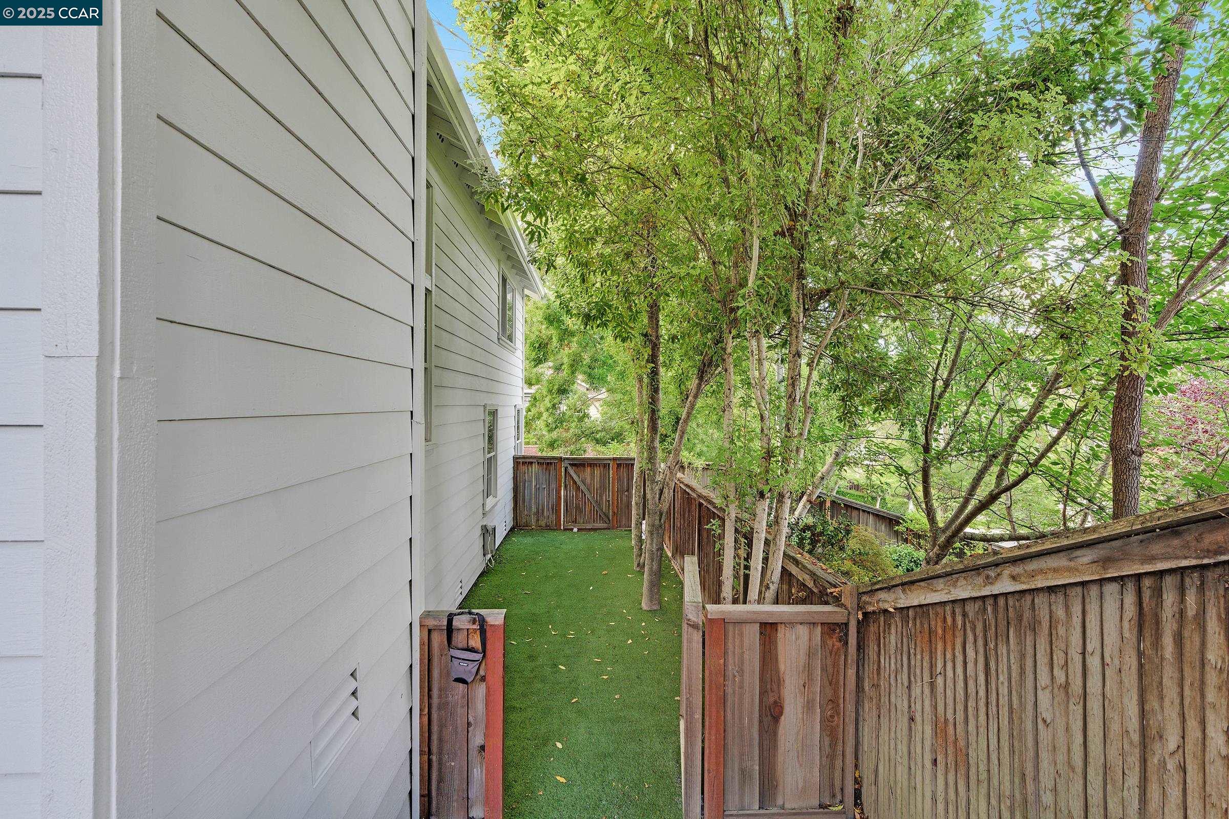 102 Leafield Rd