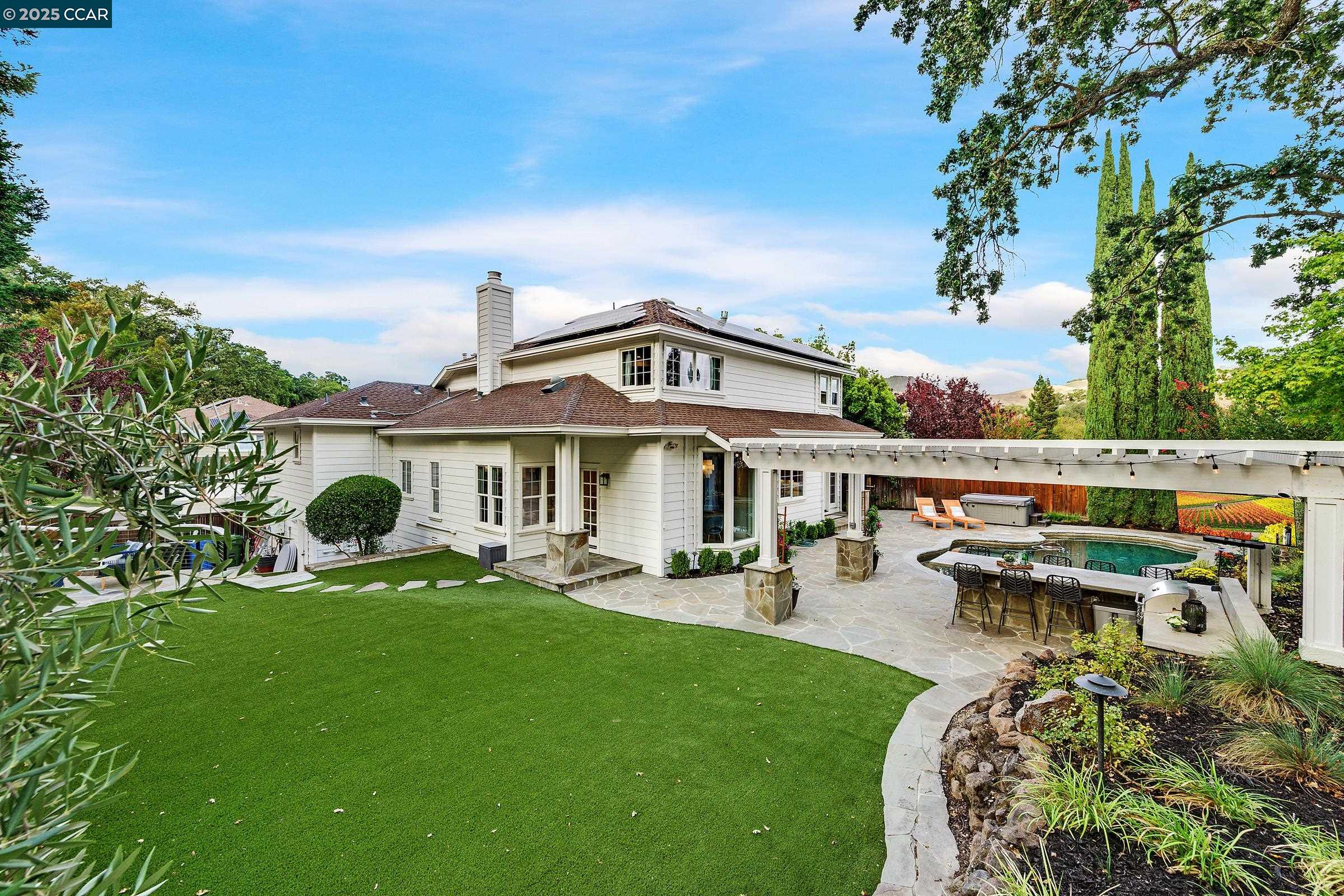 102 Leafield Rd