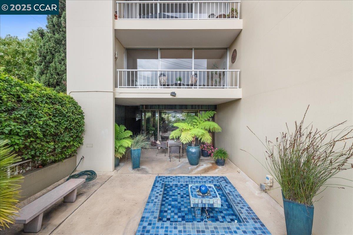 320 Lee St # 202