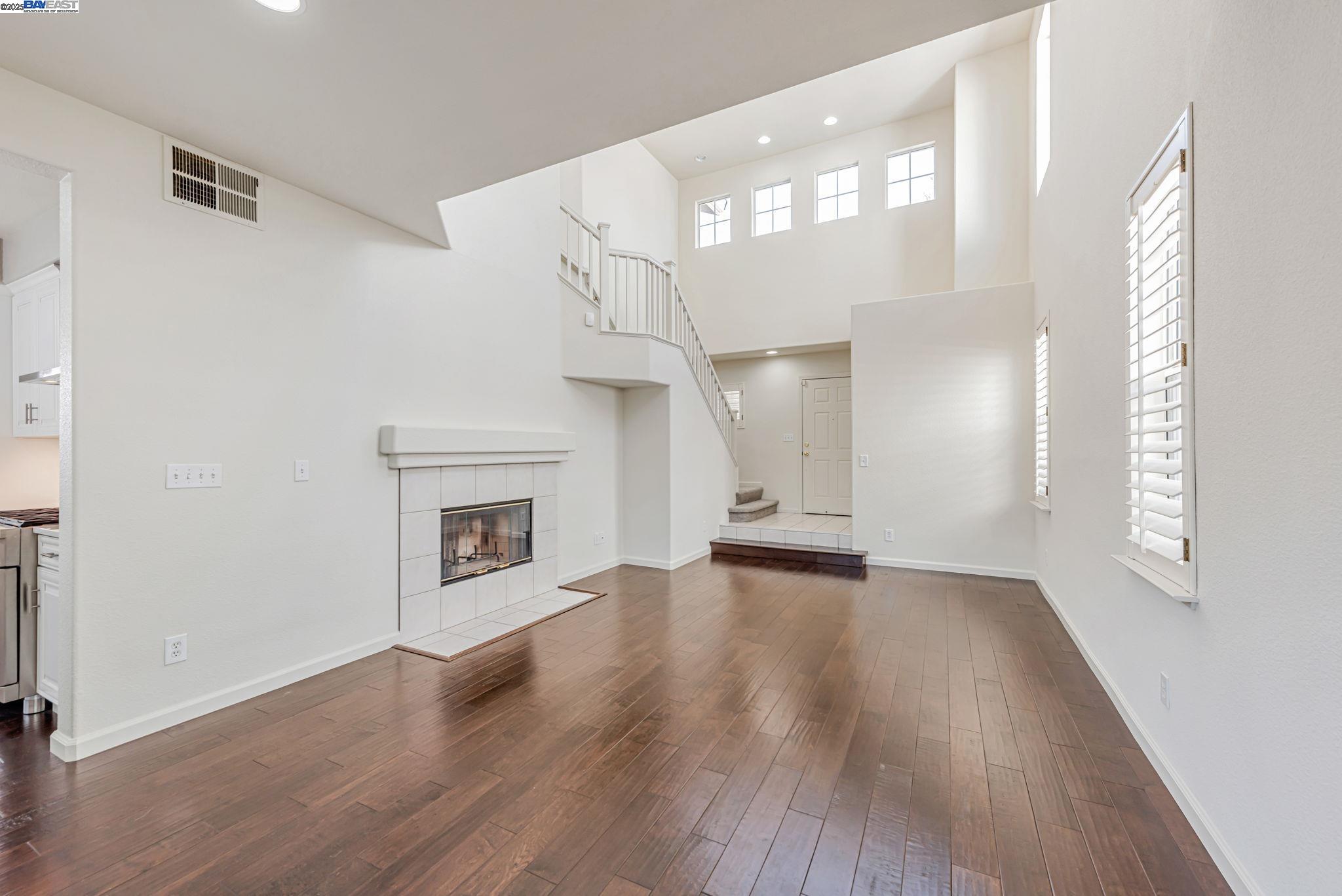 215 Marquis Ter