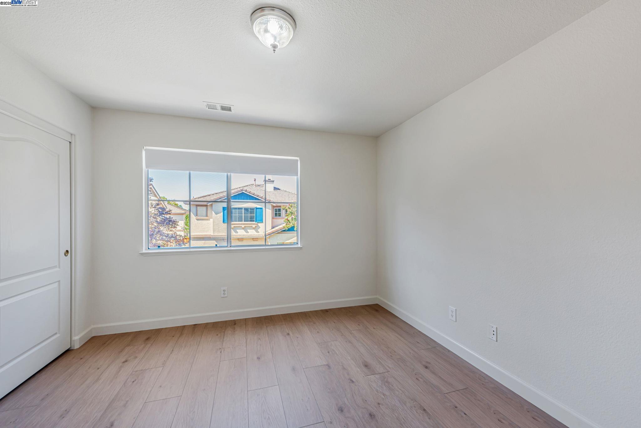 215 Marquis Ter
