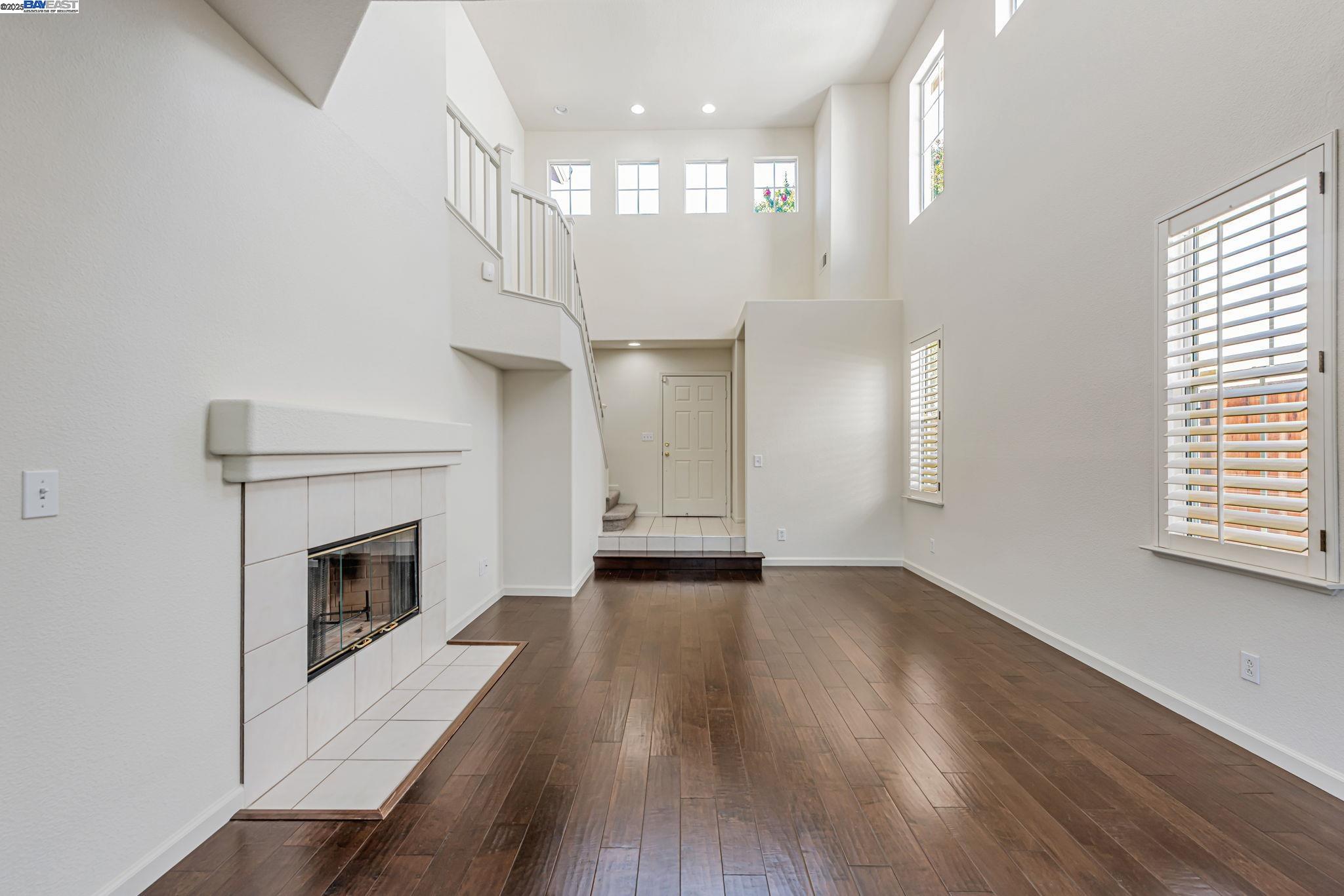 215 Marquis Ter