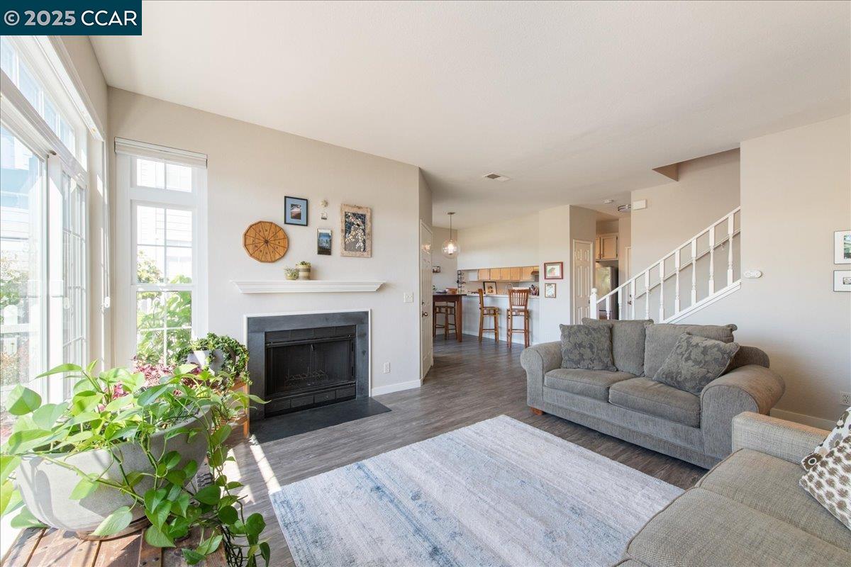 609 Commodore Dr, Richmond