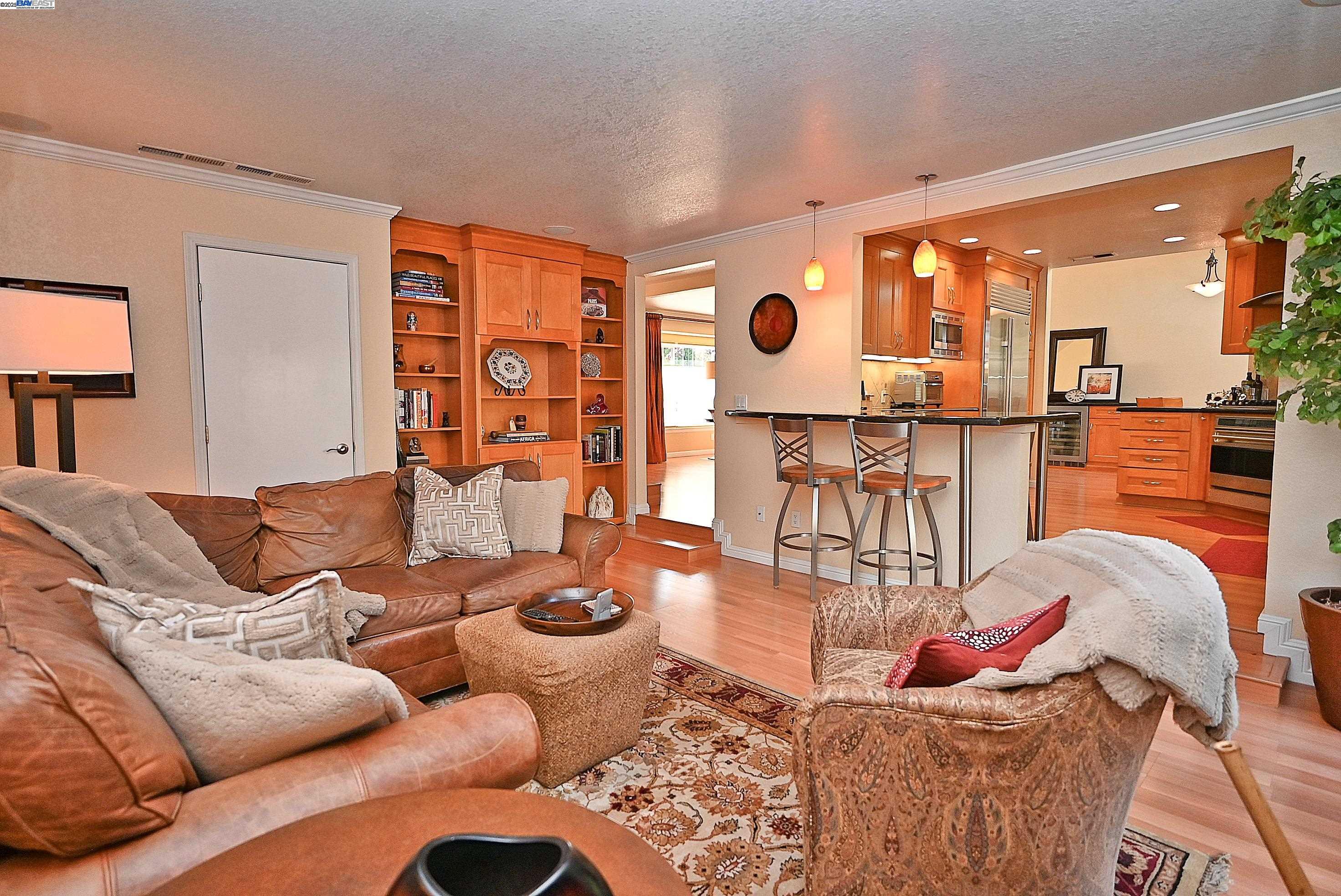 7653 Turquoise St