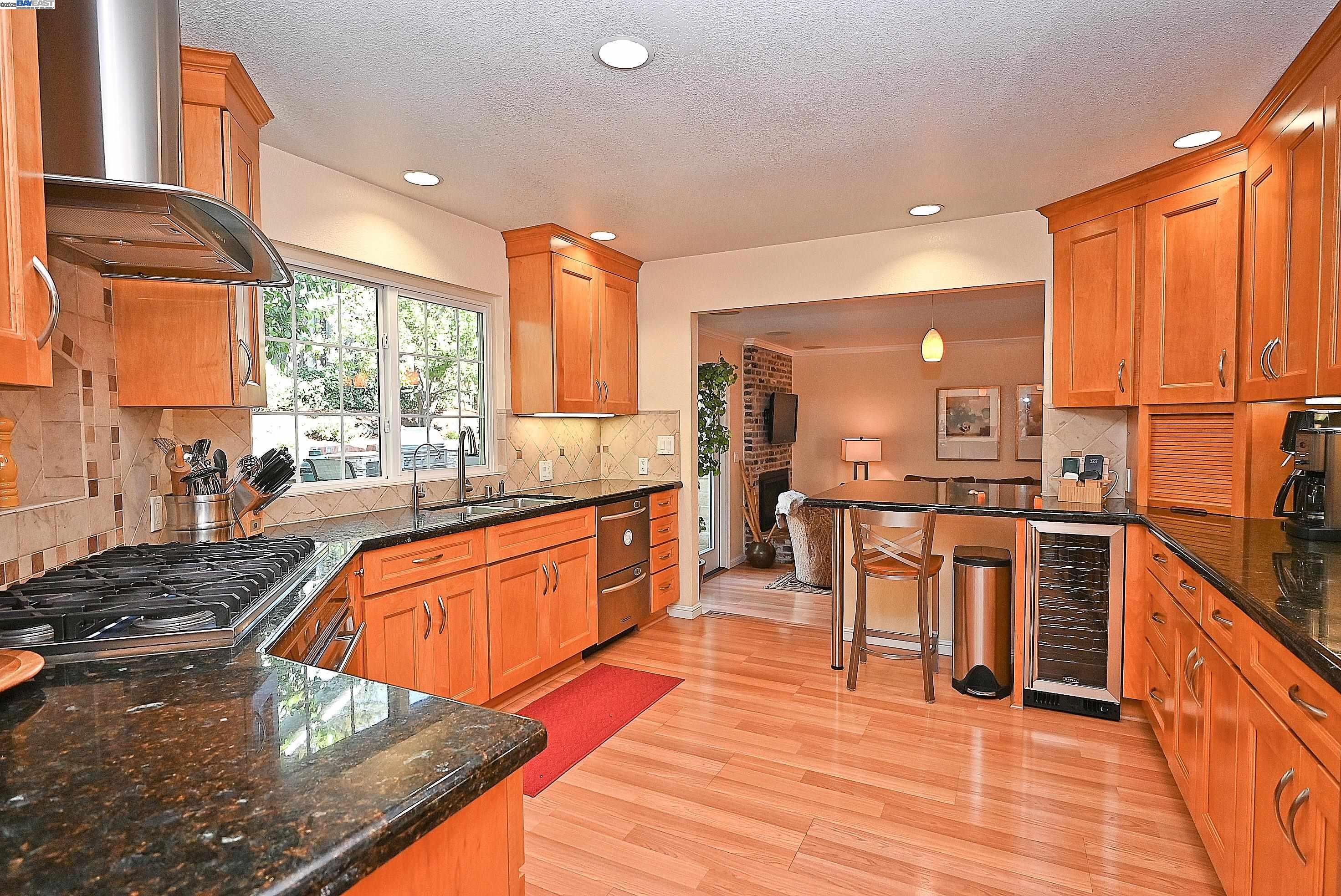 7653 Turquoise St