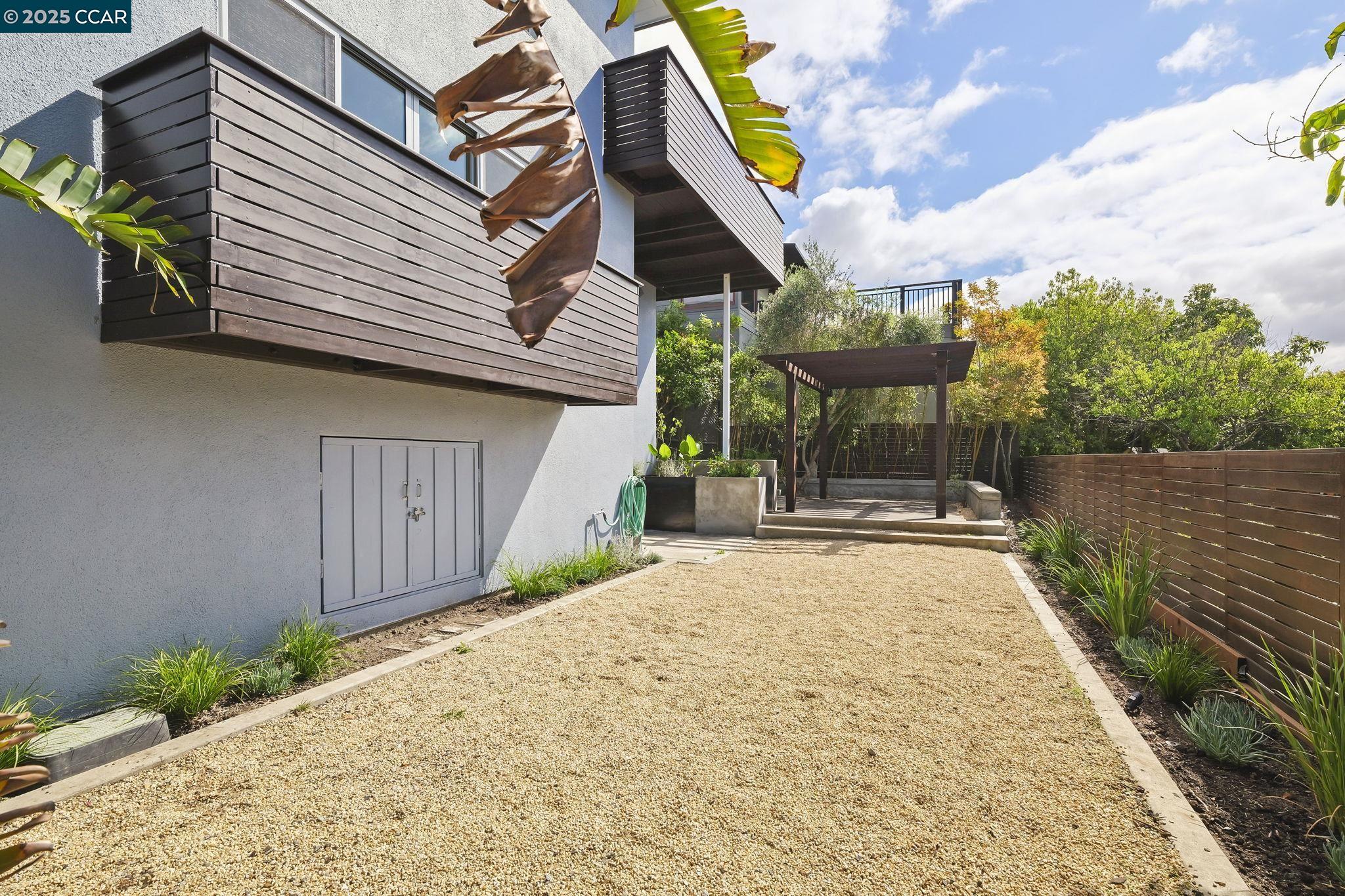 32 Kenilworth Dr # B