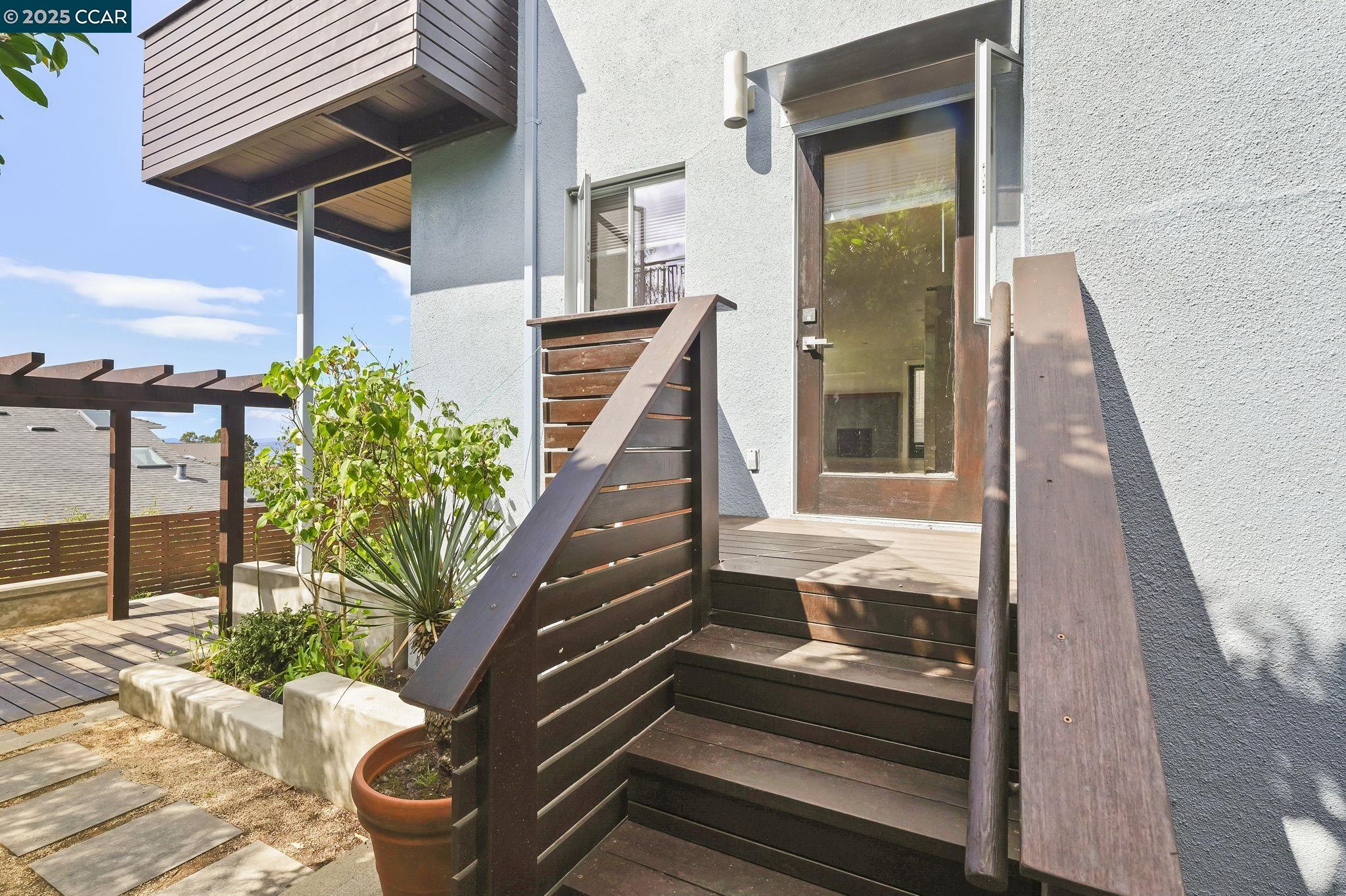 32 Kenilworth Dr # B