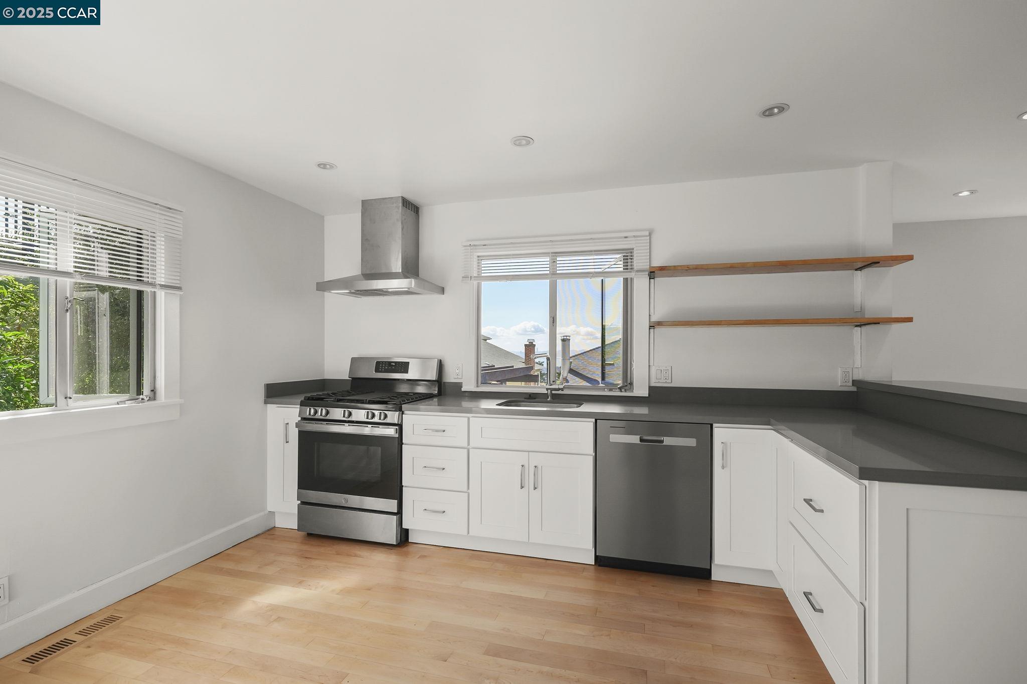 32 Kenilworth Dr # B