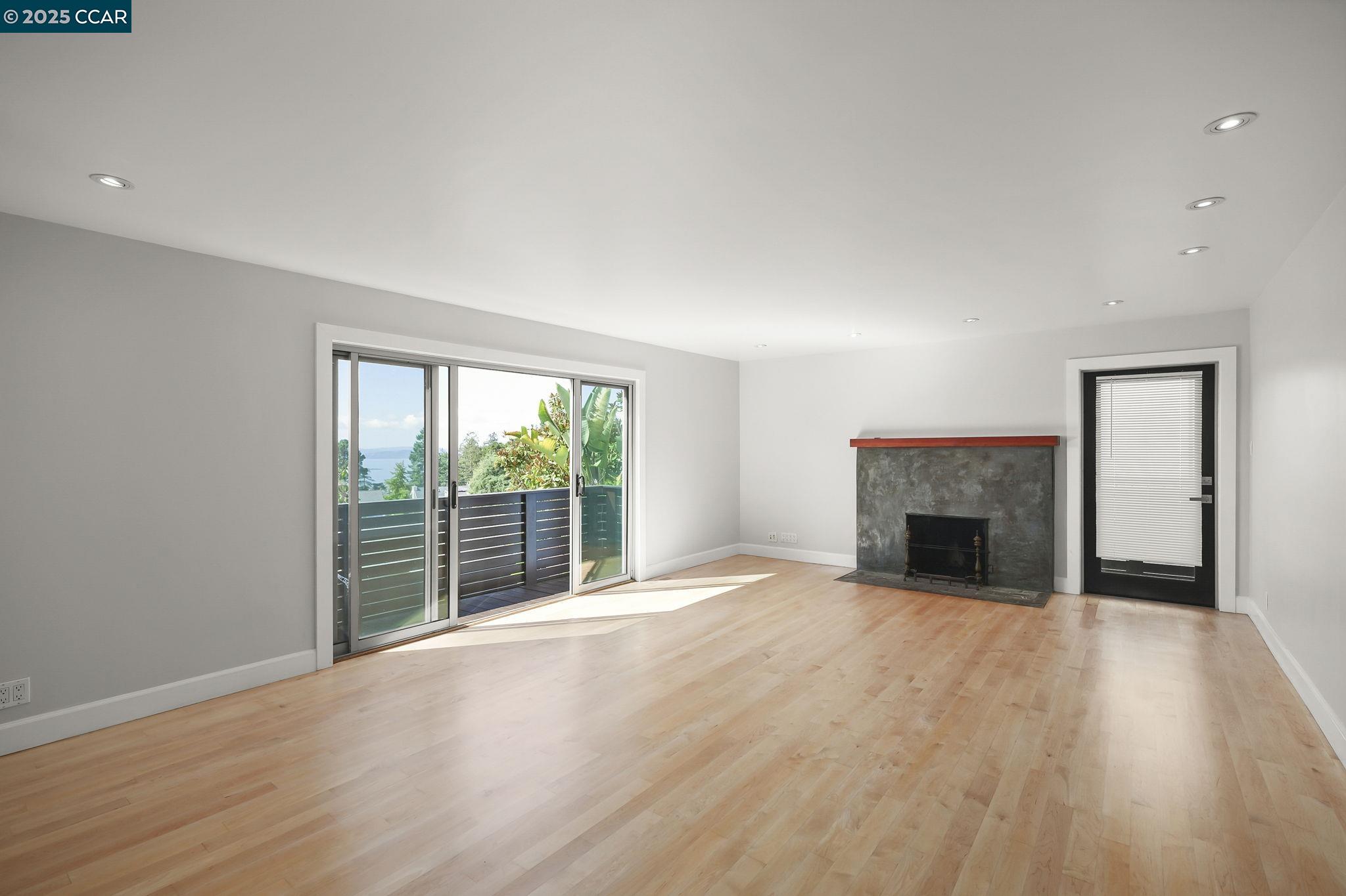 32 Kenilworth Dr # B