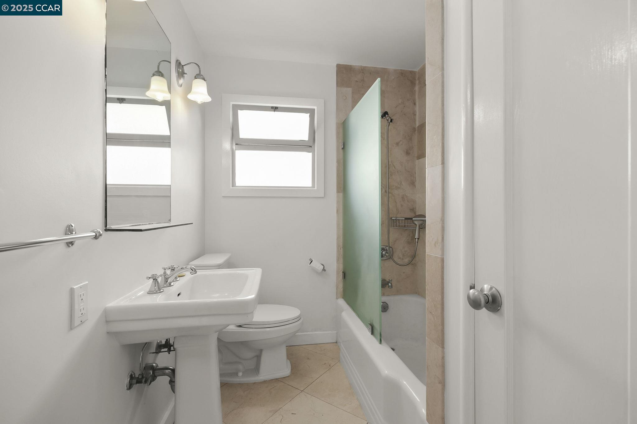 32 Kenilworth Dr # B