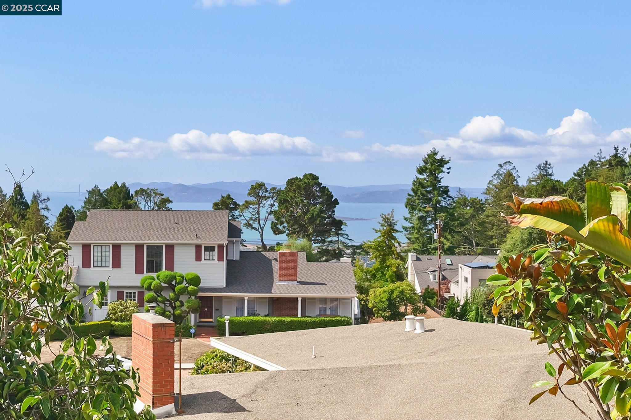 32 Kenilworth Dr # B