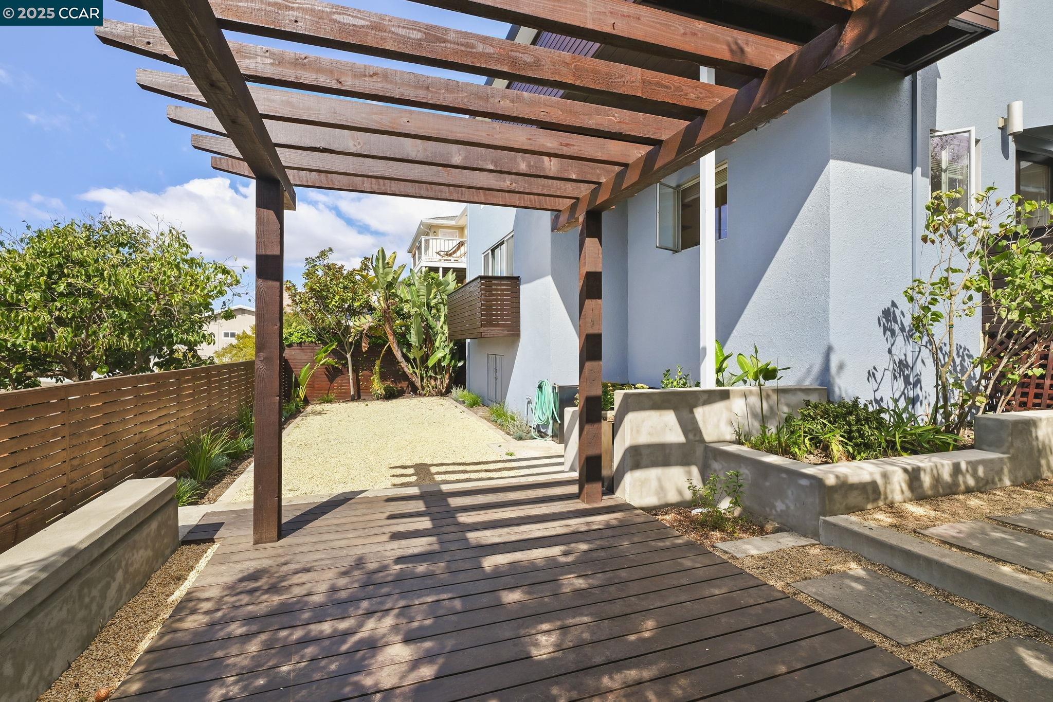 32 Kenilworth Dr # B