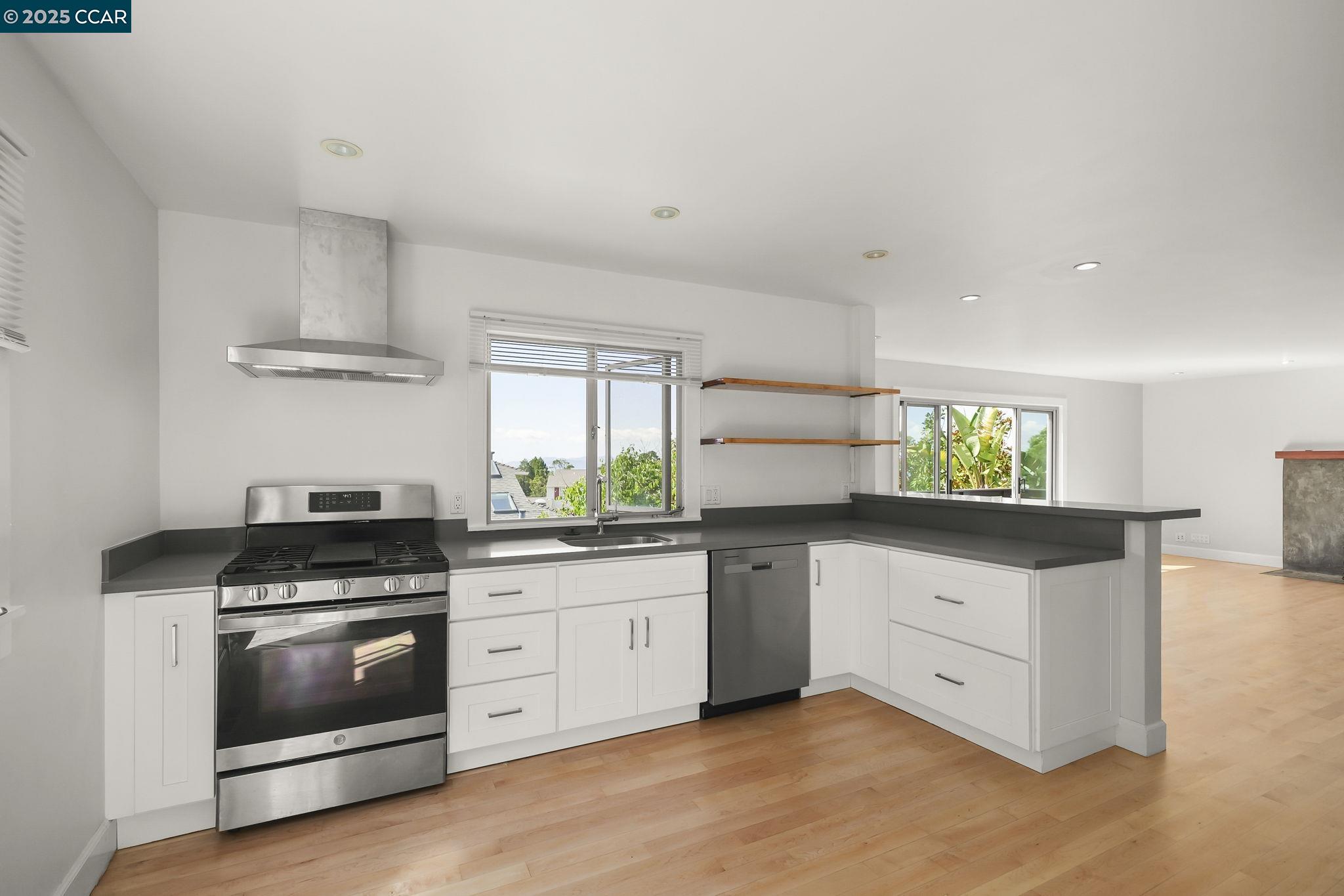 32 Kenilworth Dr # B