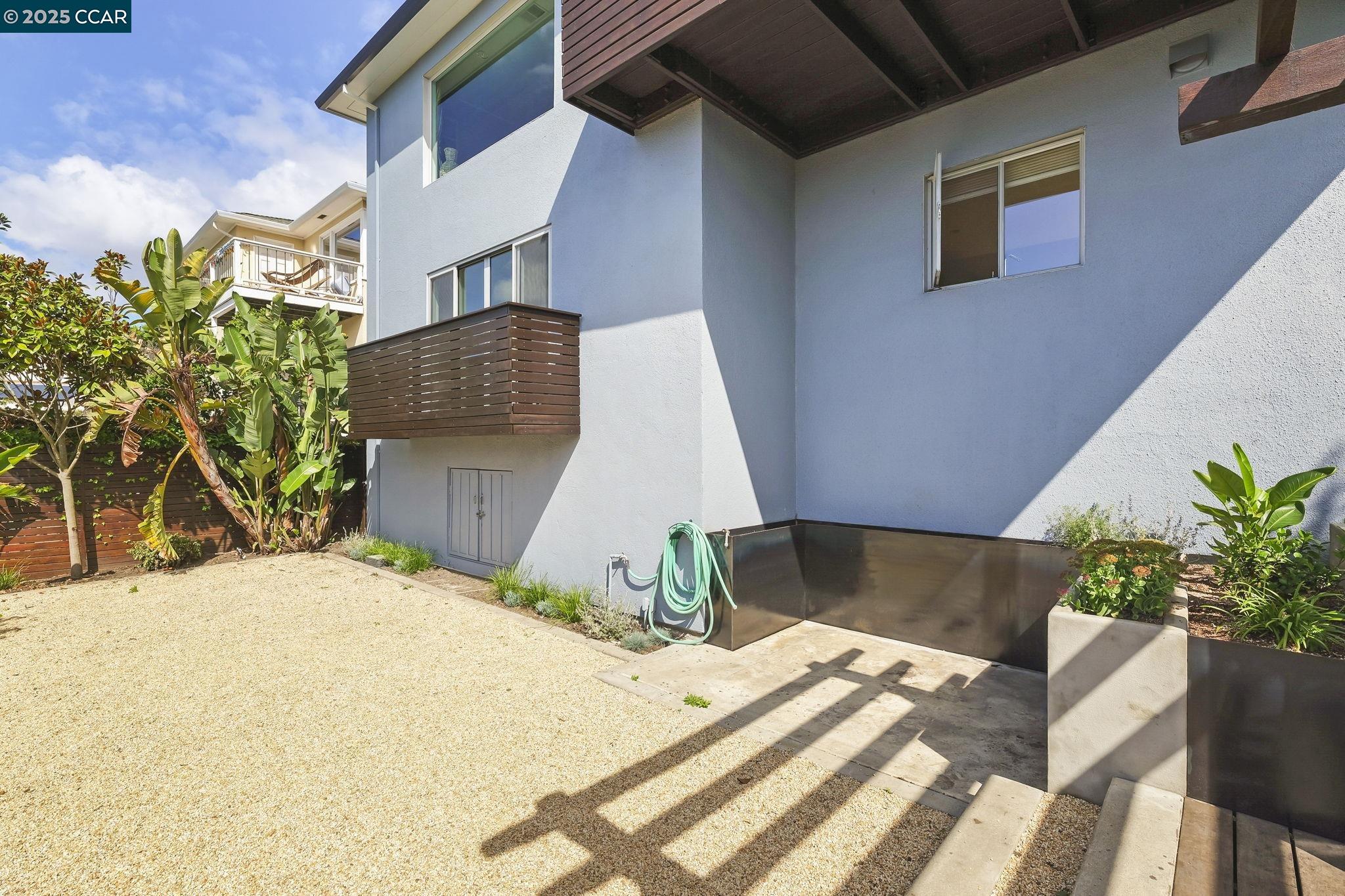 32 Kenilworth Dr # B