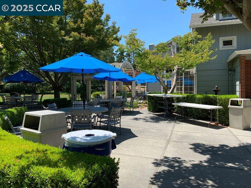 2733 Ptarmigan Dr # 2