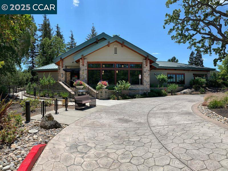 2733 Ptarmigan Dr # 2