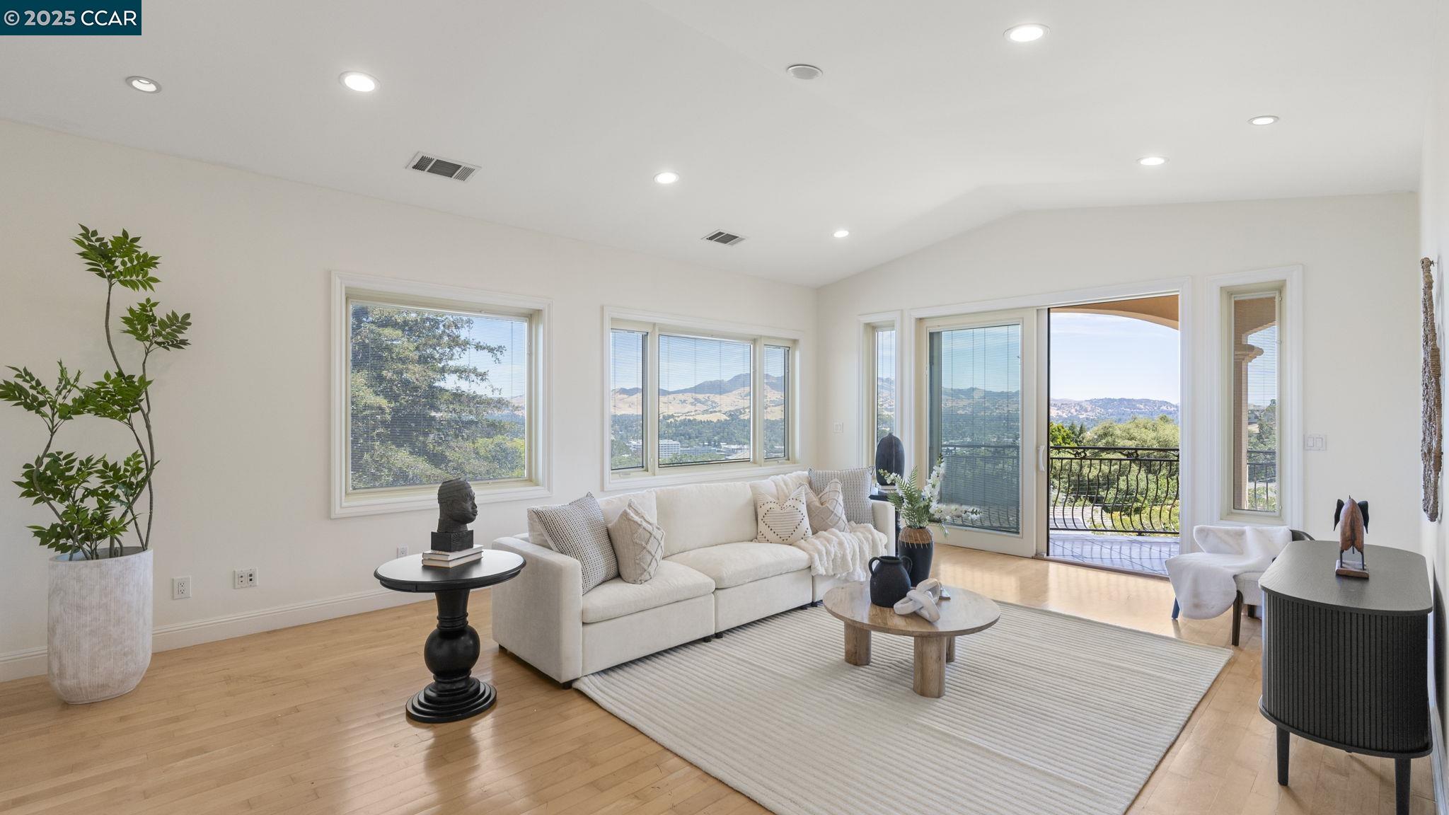 131 Montecito Crescent