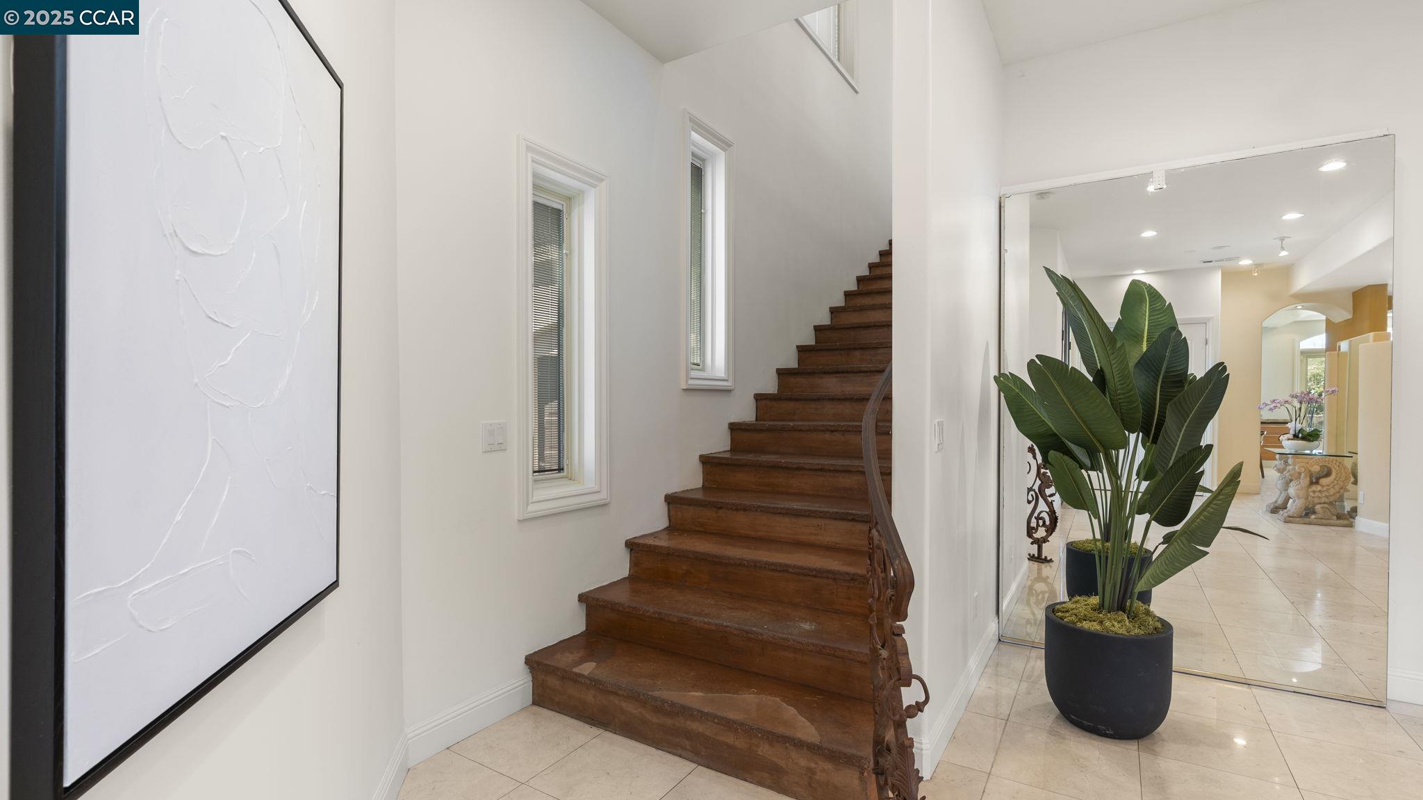 131 Montecito Crescent