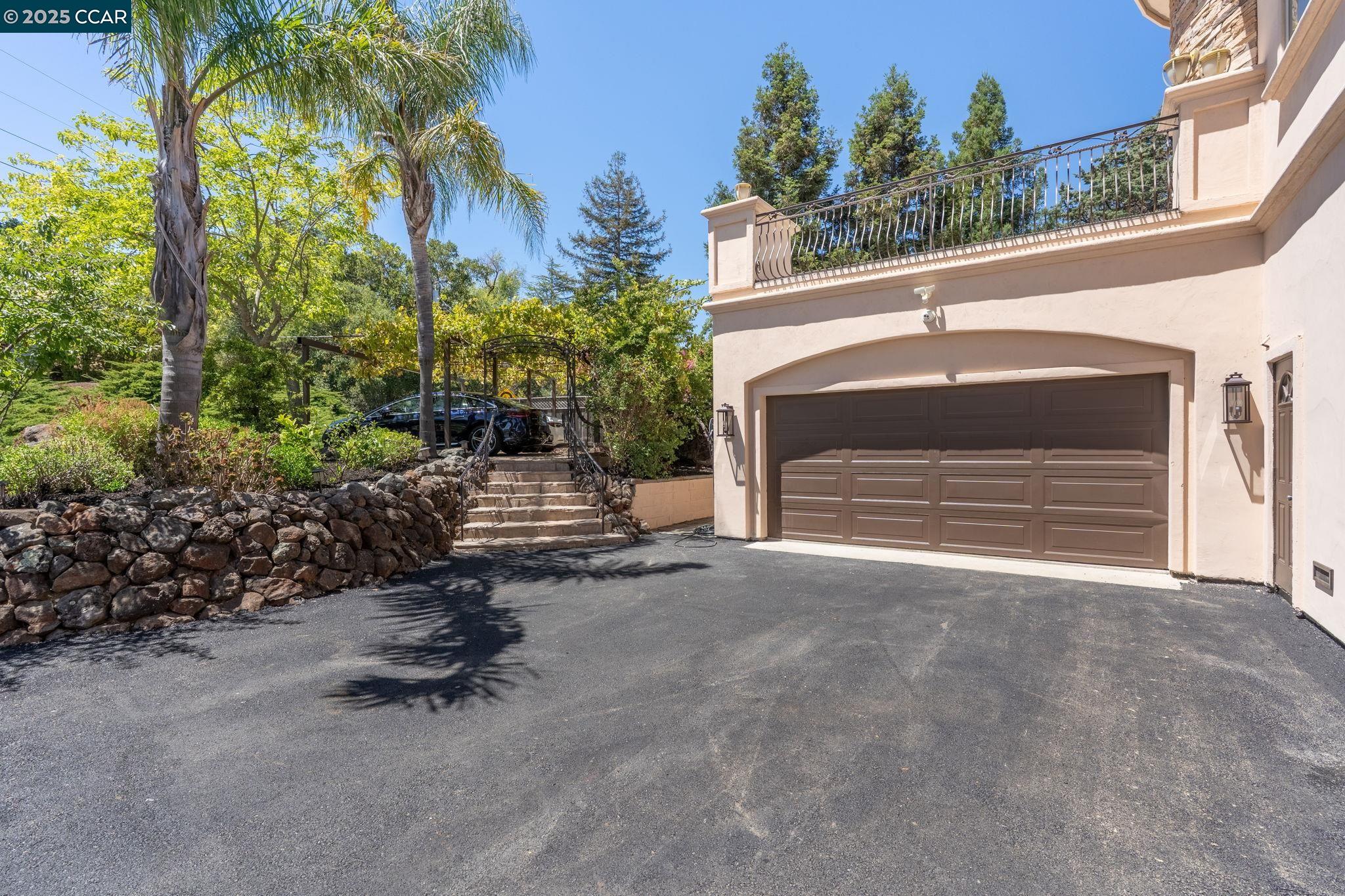 131 Montecito Crescent