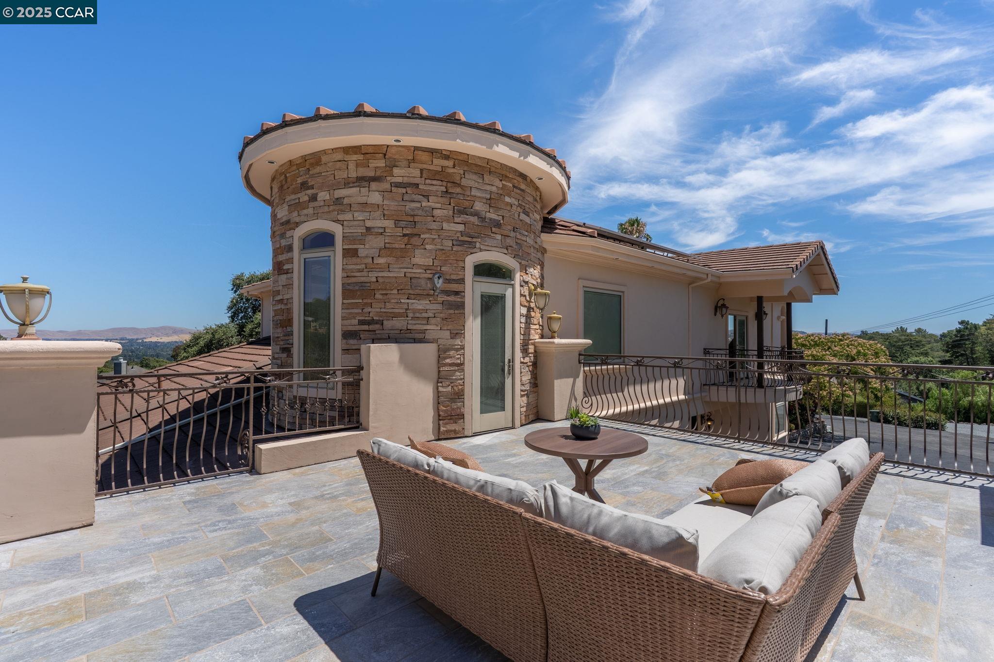 131 Montecito Crescent