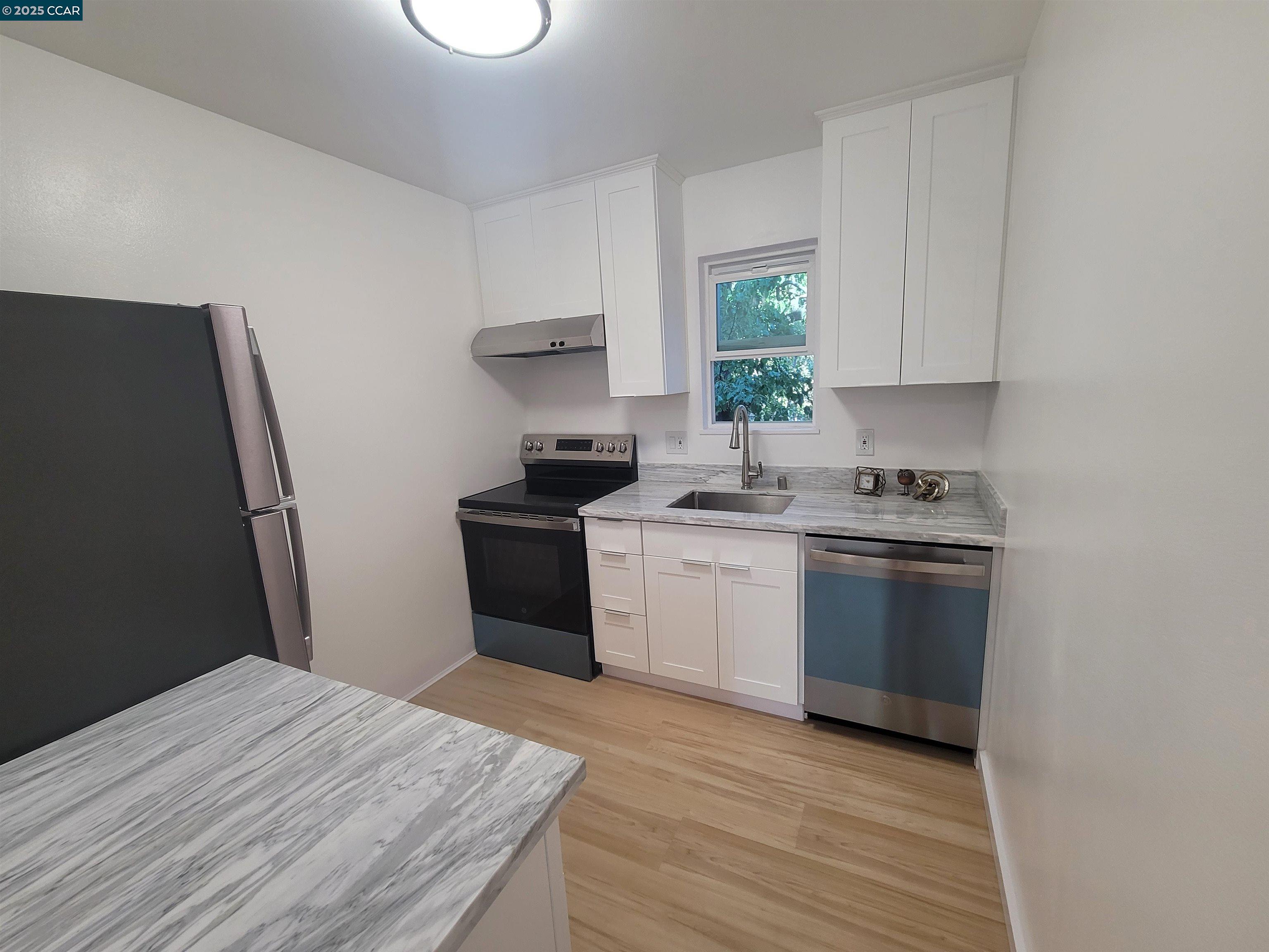 375 Camelback Rd # 23