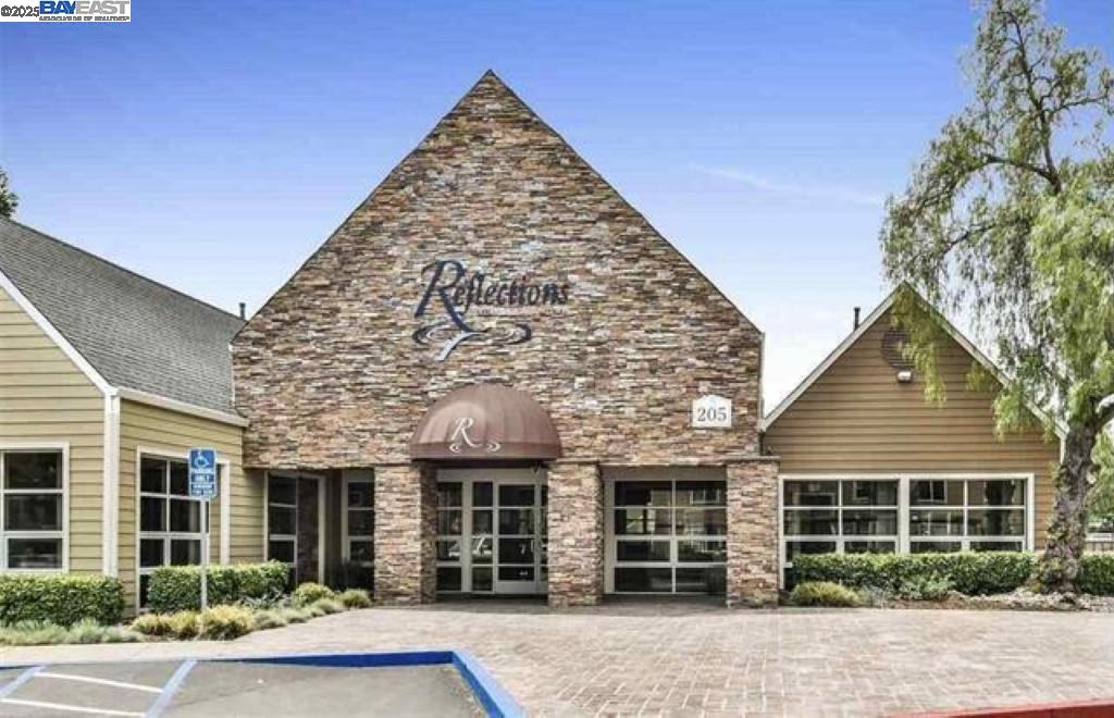 140 Reflections Dr # 24