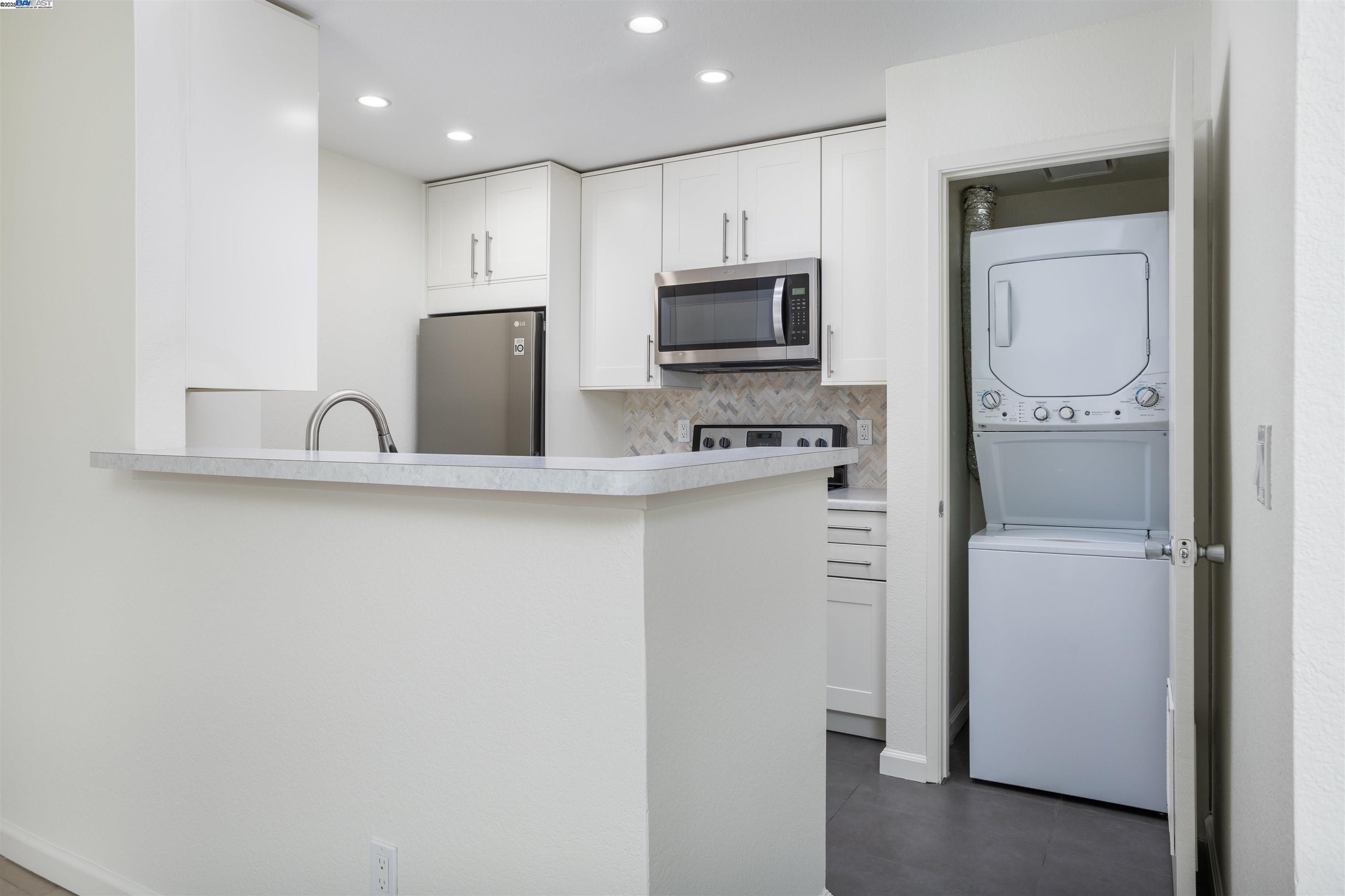 140 Reflections Dr # 24