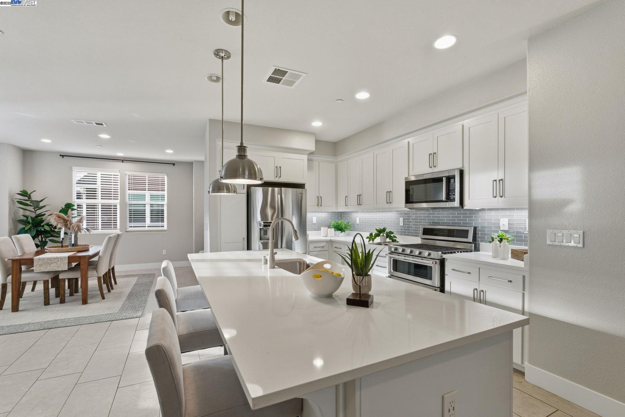 201 Jetty Dr, Richmond