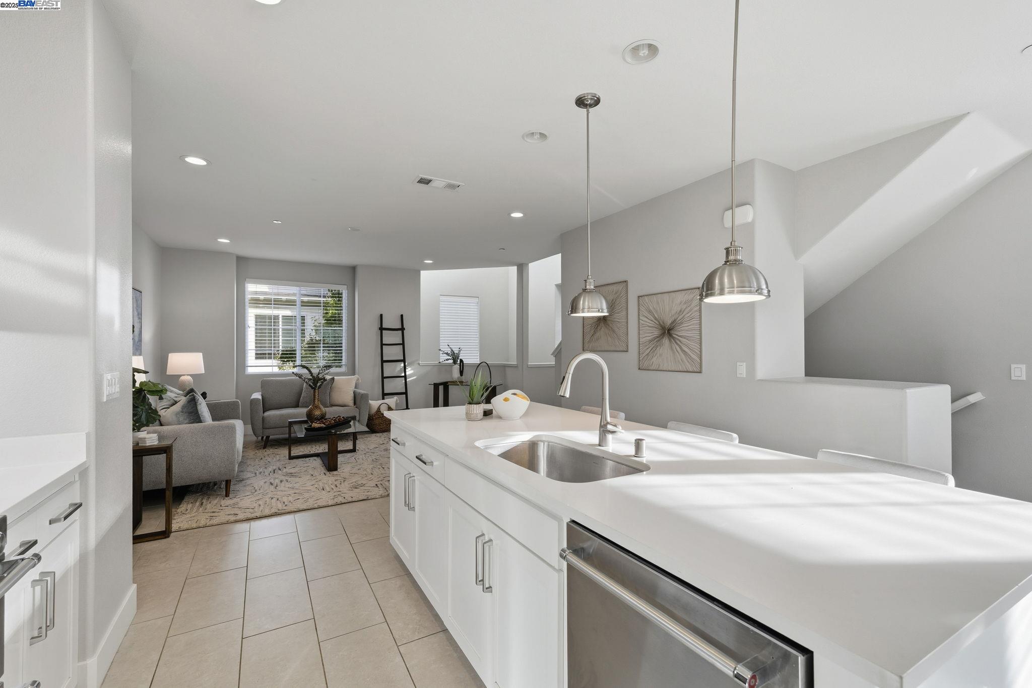 201 Jetty Dr, Richmond