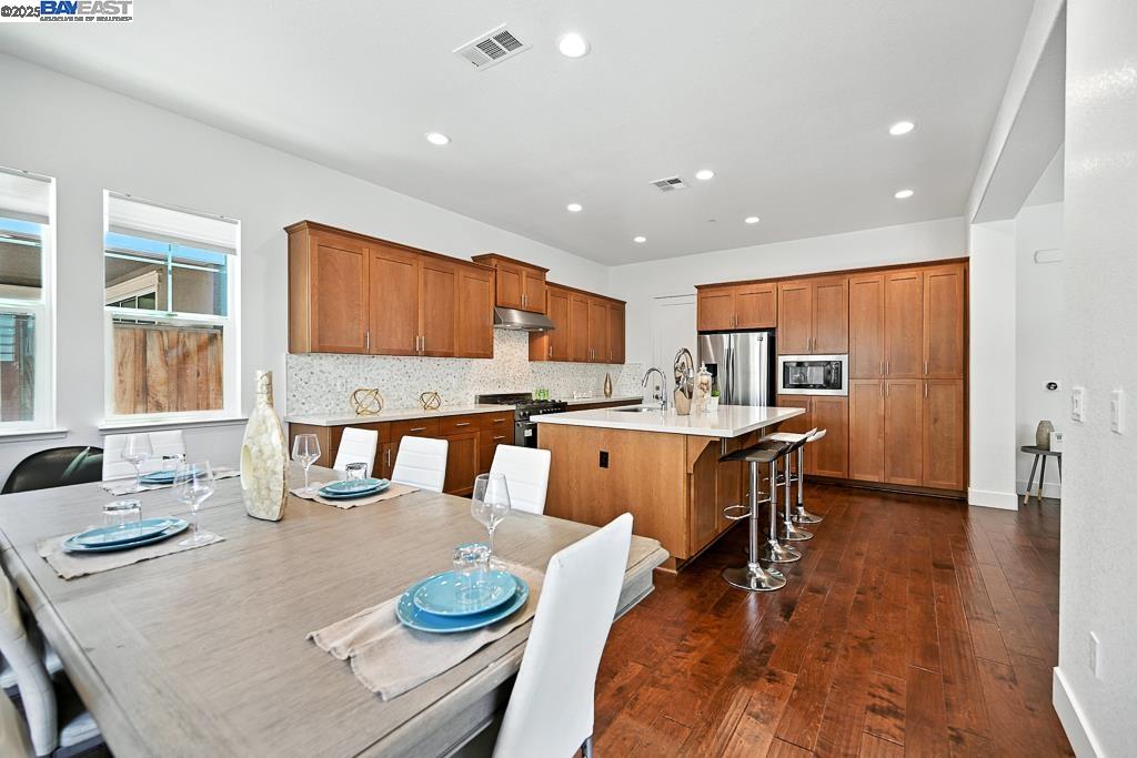 2100 Carbondale, Dublin