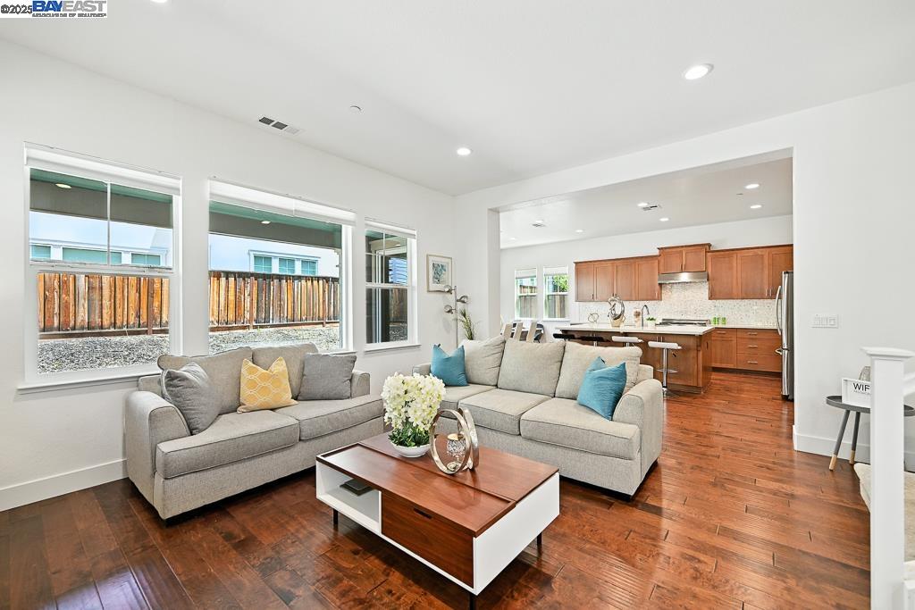 2100 Carbondale, Dublin