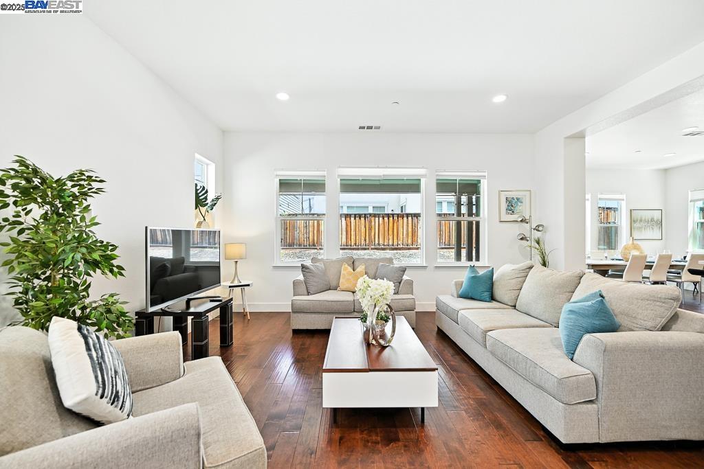 2100 Carbondale, Dublin