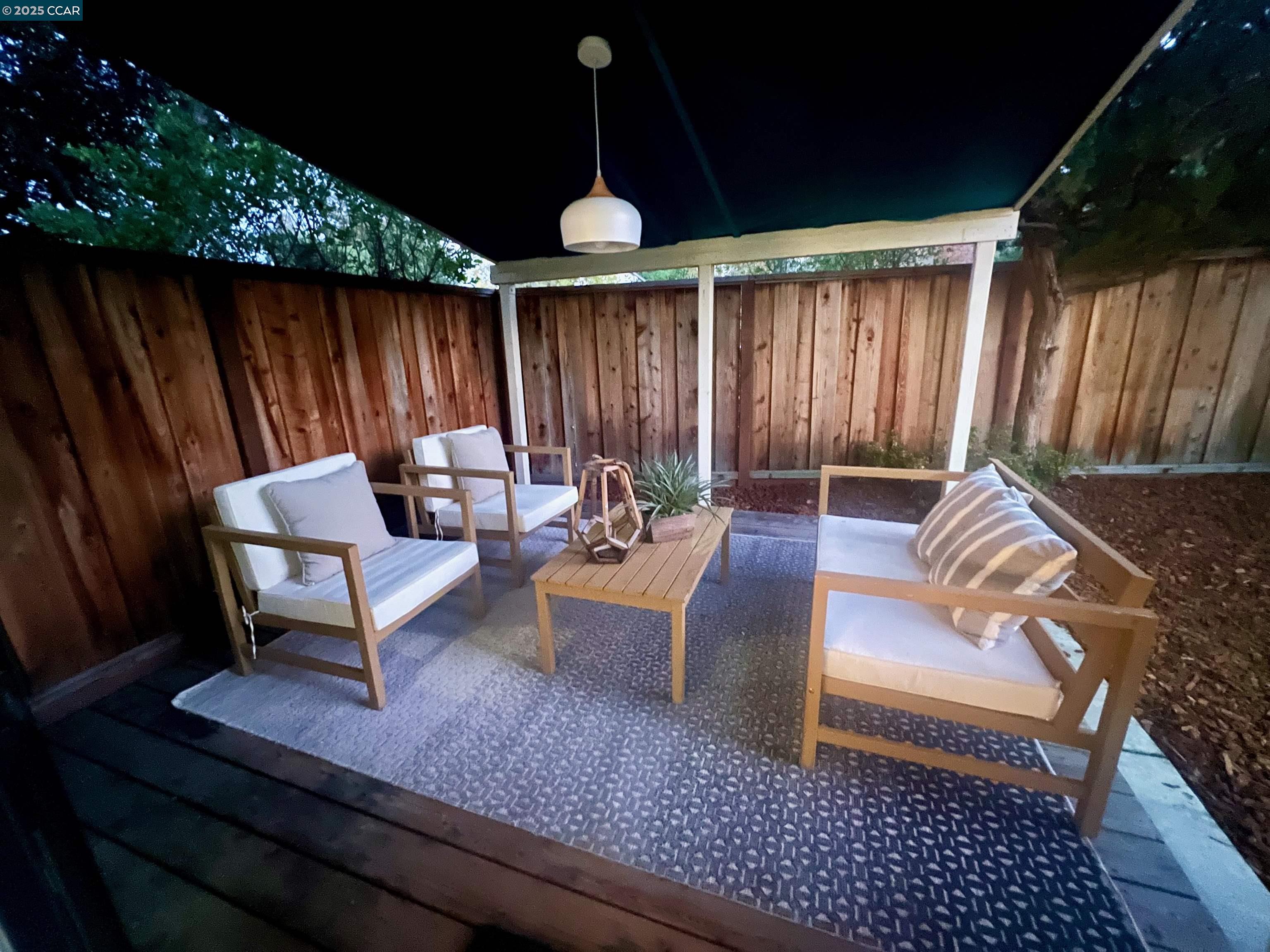 300 Lakehurst Dr, Martinez