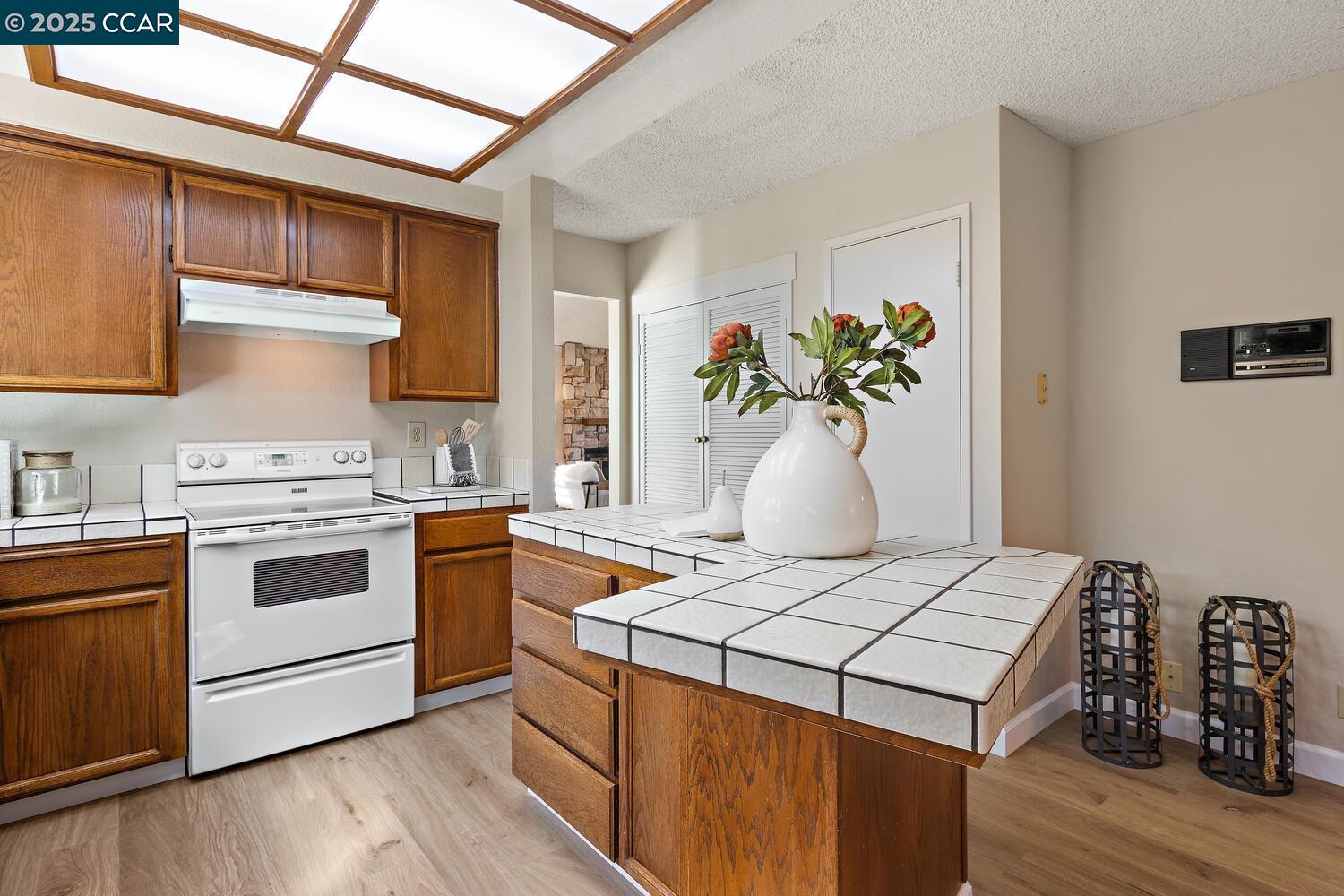 300 Lakehurst Dr, Martinez