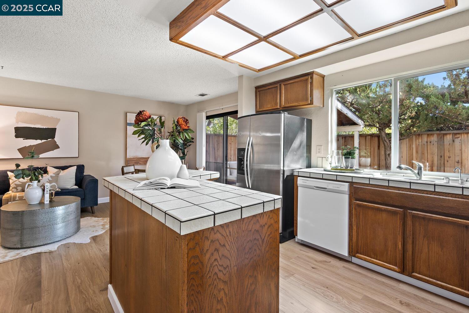 300 Lakehurst Dr, Martinez