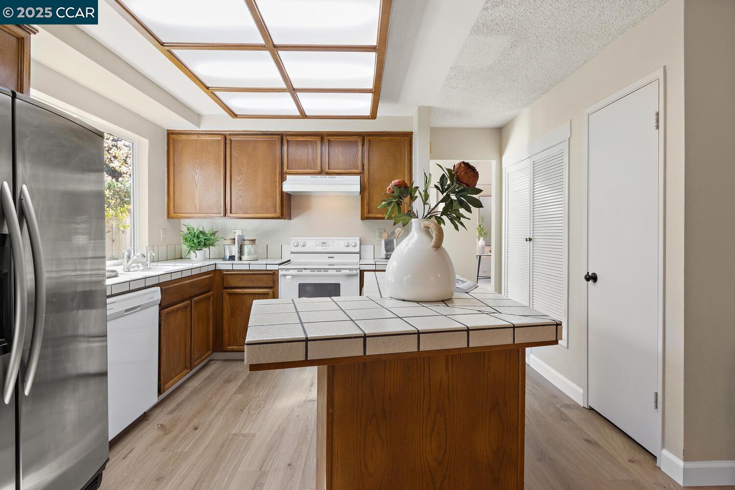 300 Lakehurst Dr, Martinez