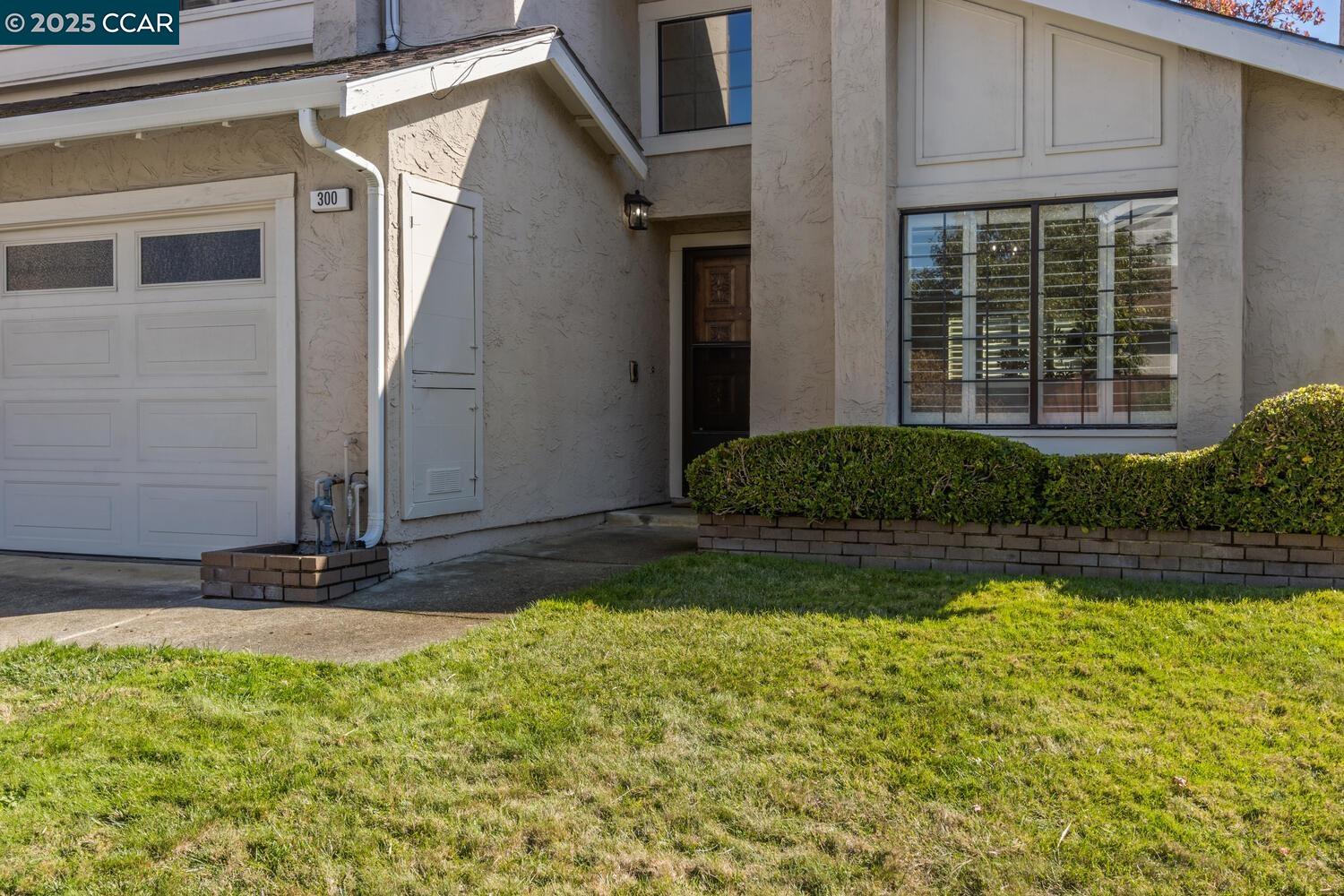 300 Lakehurst Dr, Martinez