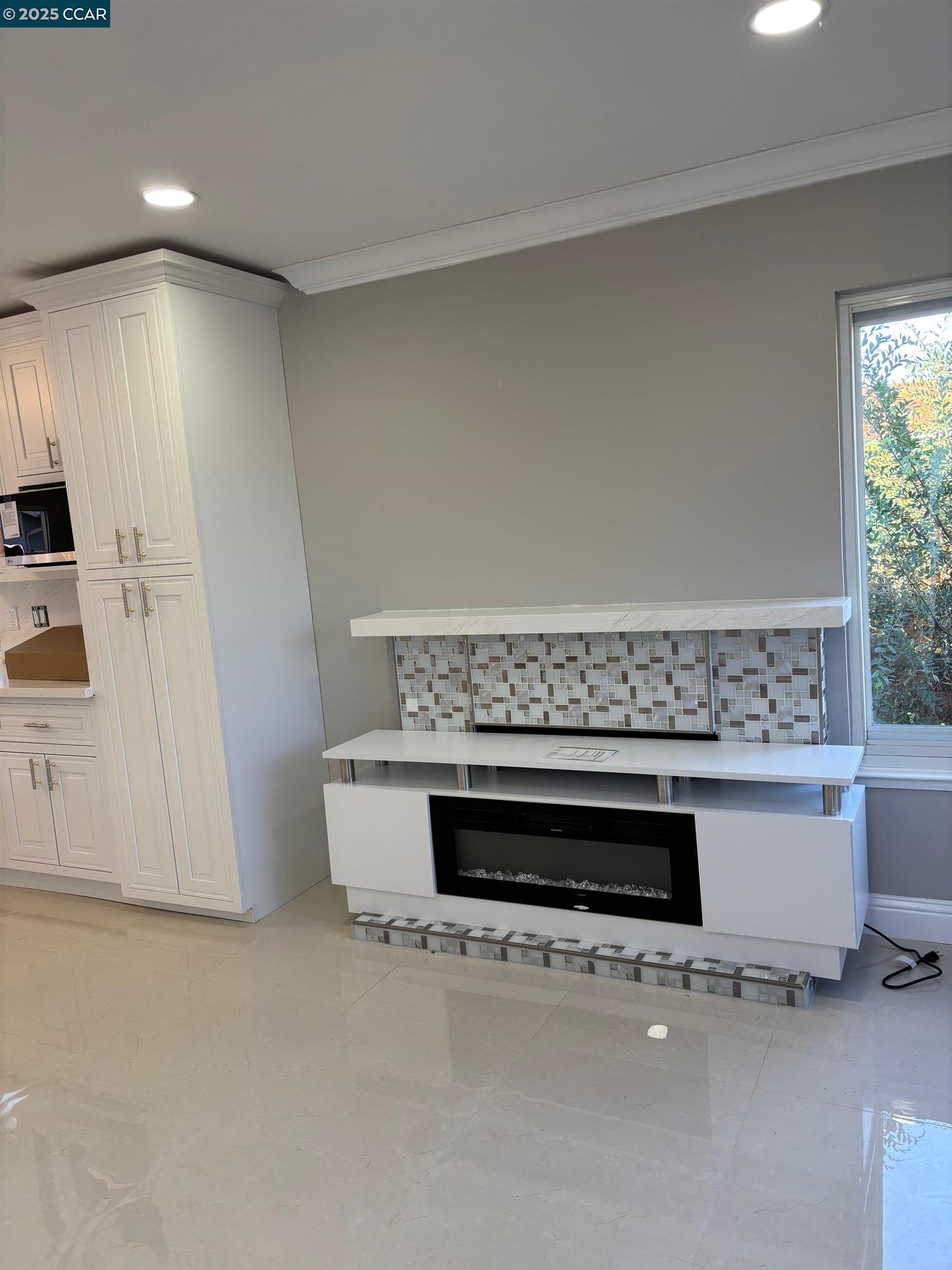 4556 Lakeshore Dr