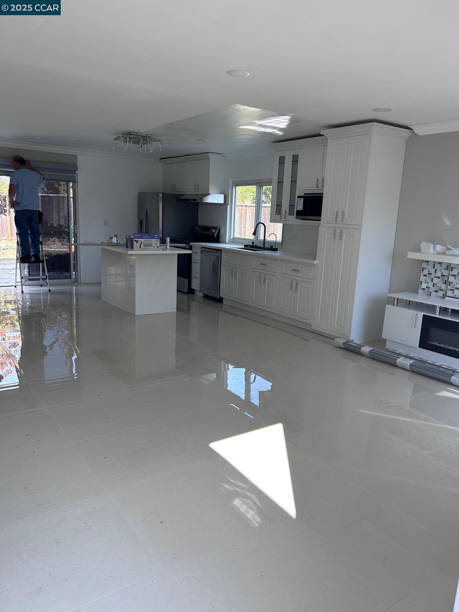 4556 Lakeshore Dr