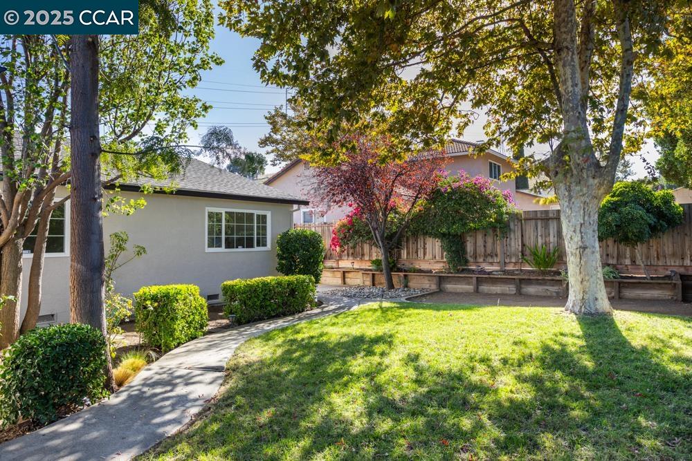 2218 Daffodil Dr