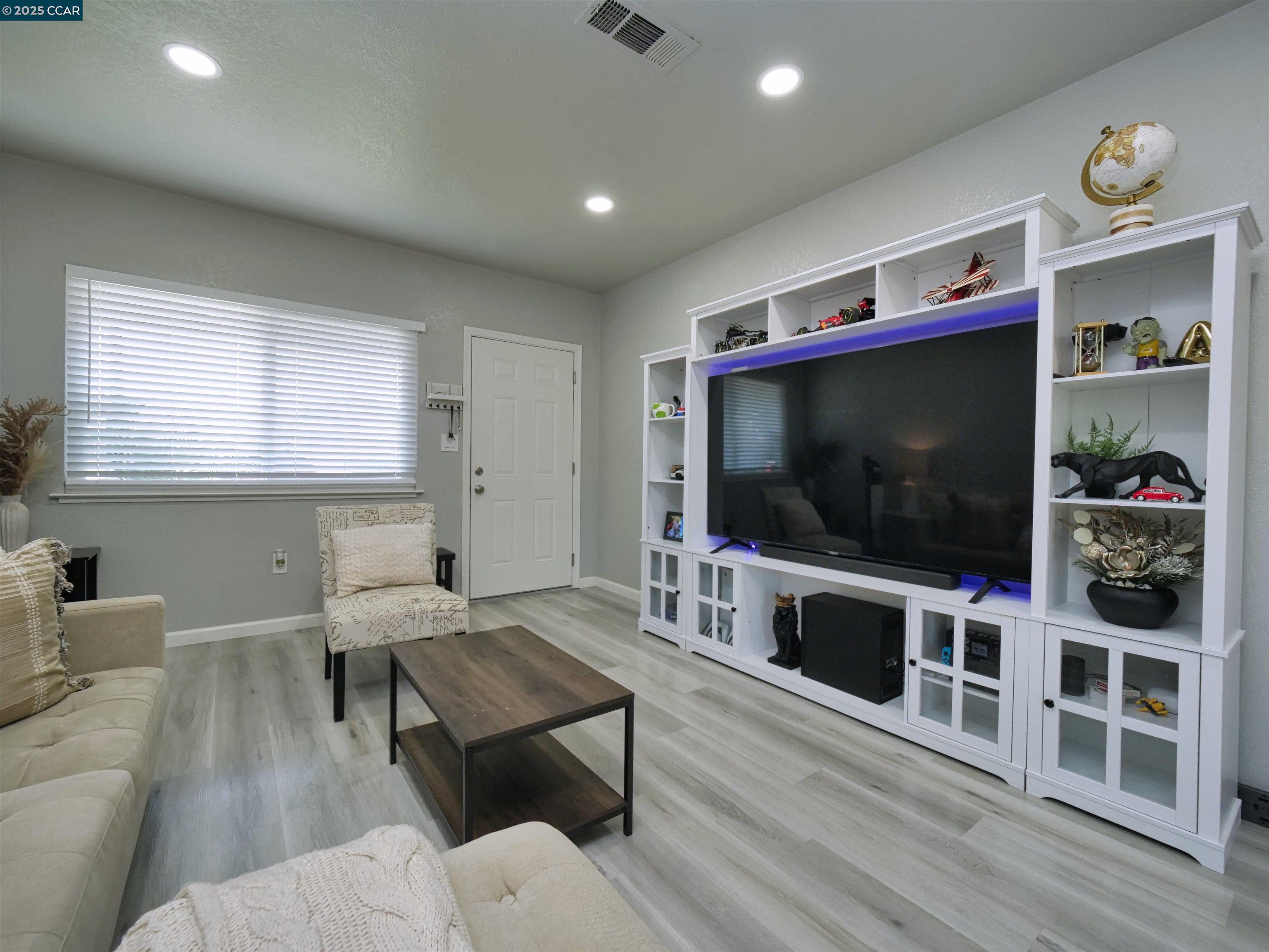 1485 Eastwood Avenue