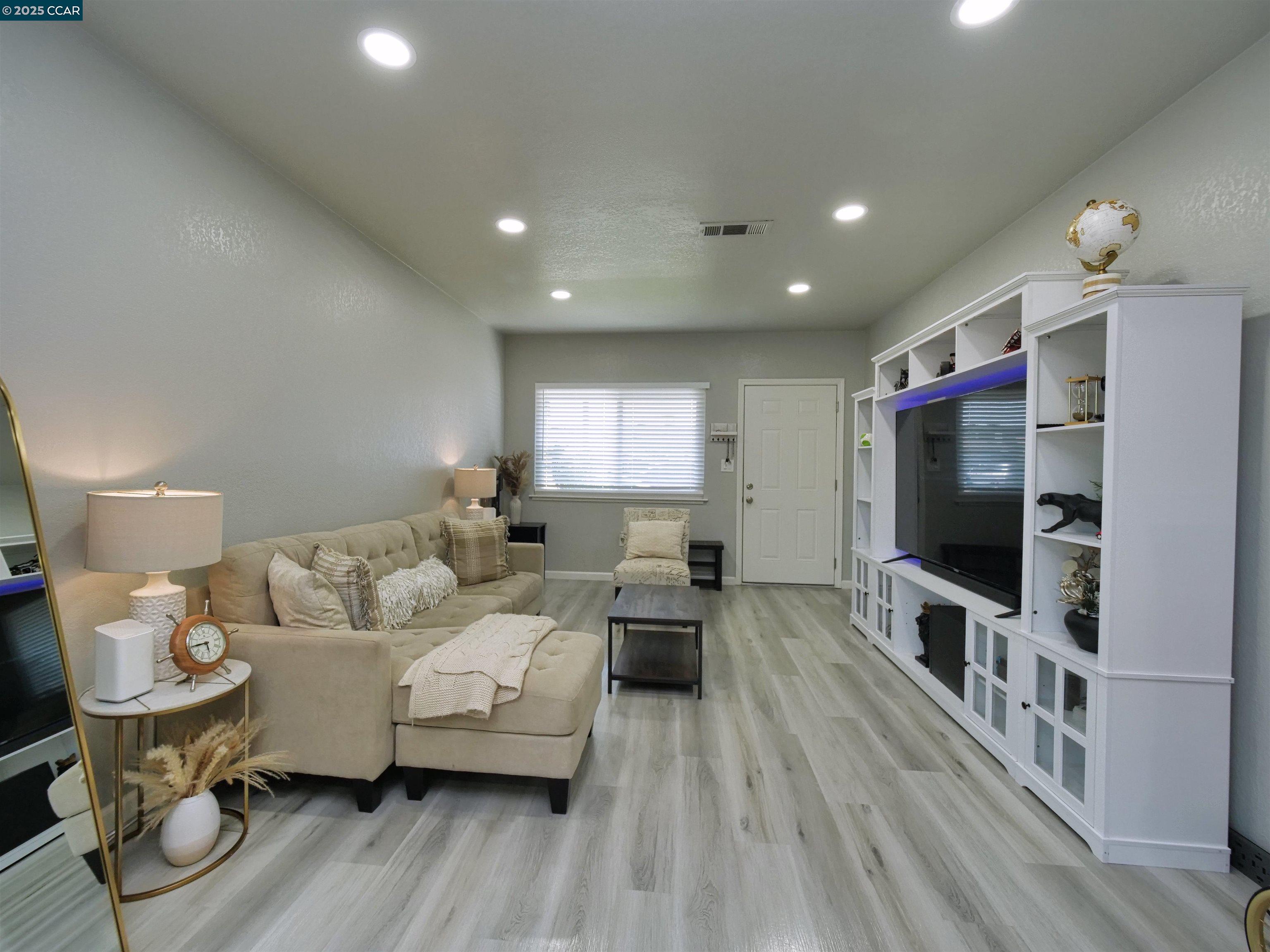 1485 Eastwood Avenue