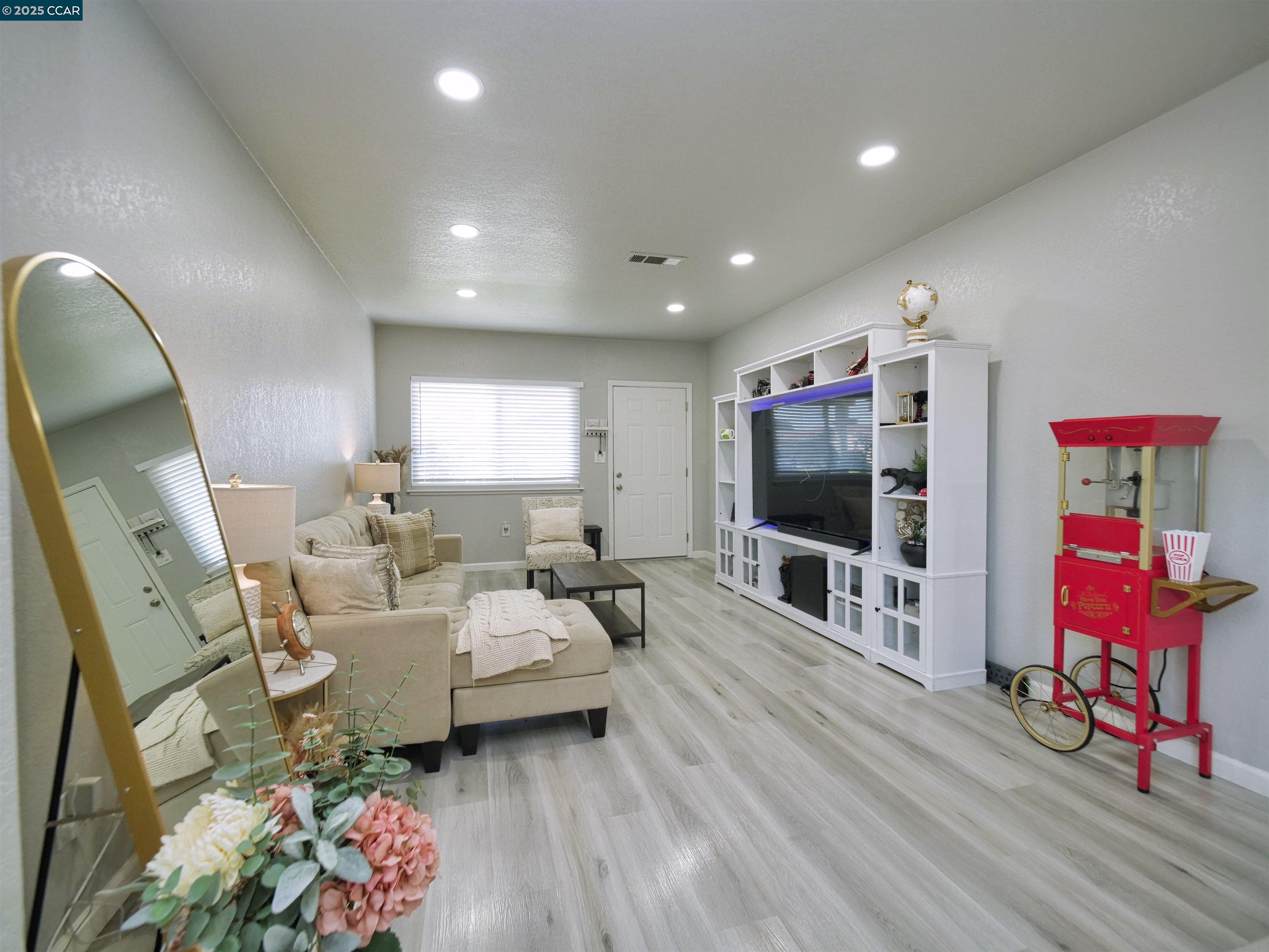 1485 Eastwood Avenue