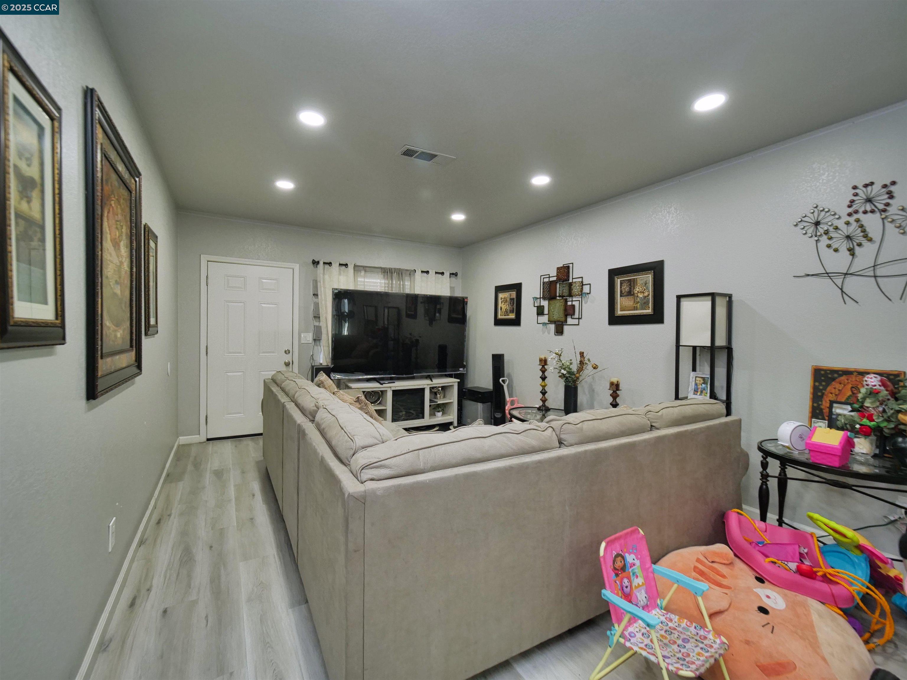 1485 Eastwood Avenue