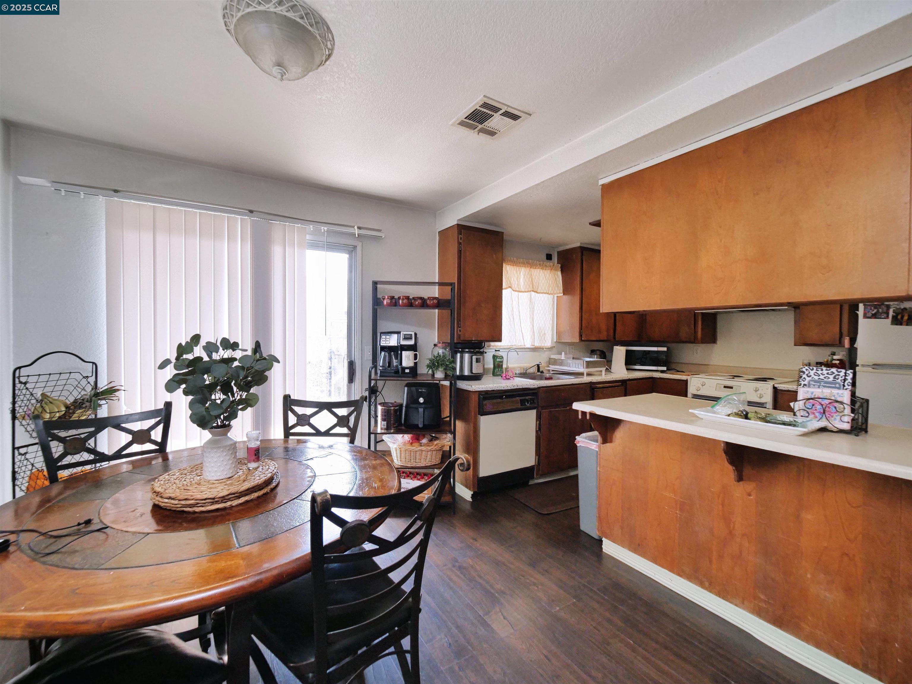 1755 Crestwood Avenue