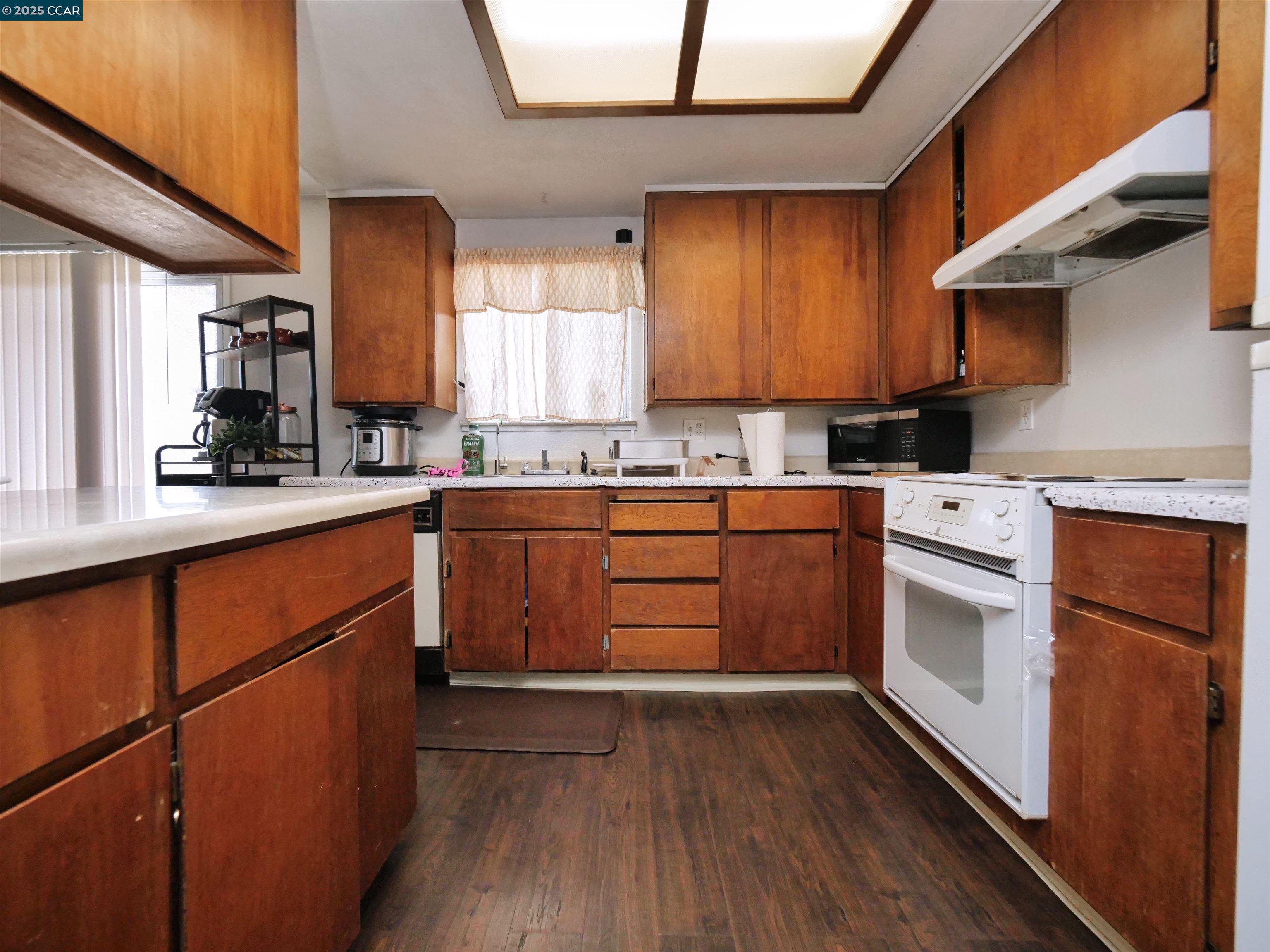 1755 Crestwood Avenue