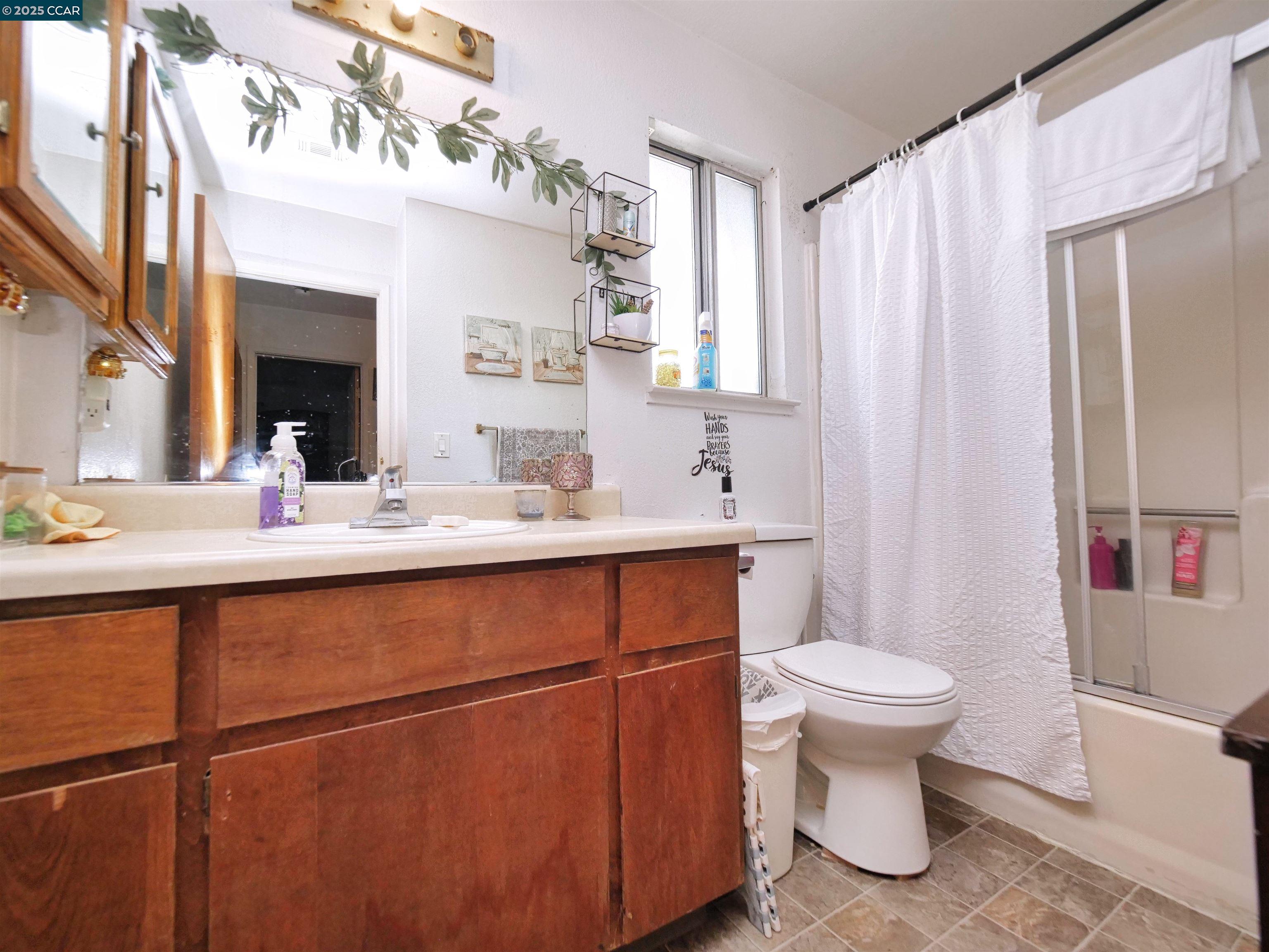 1755 Crestwood Avenue