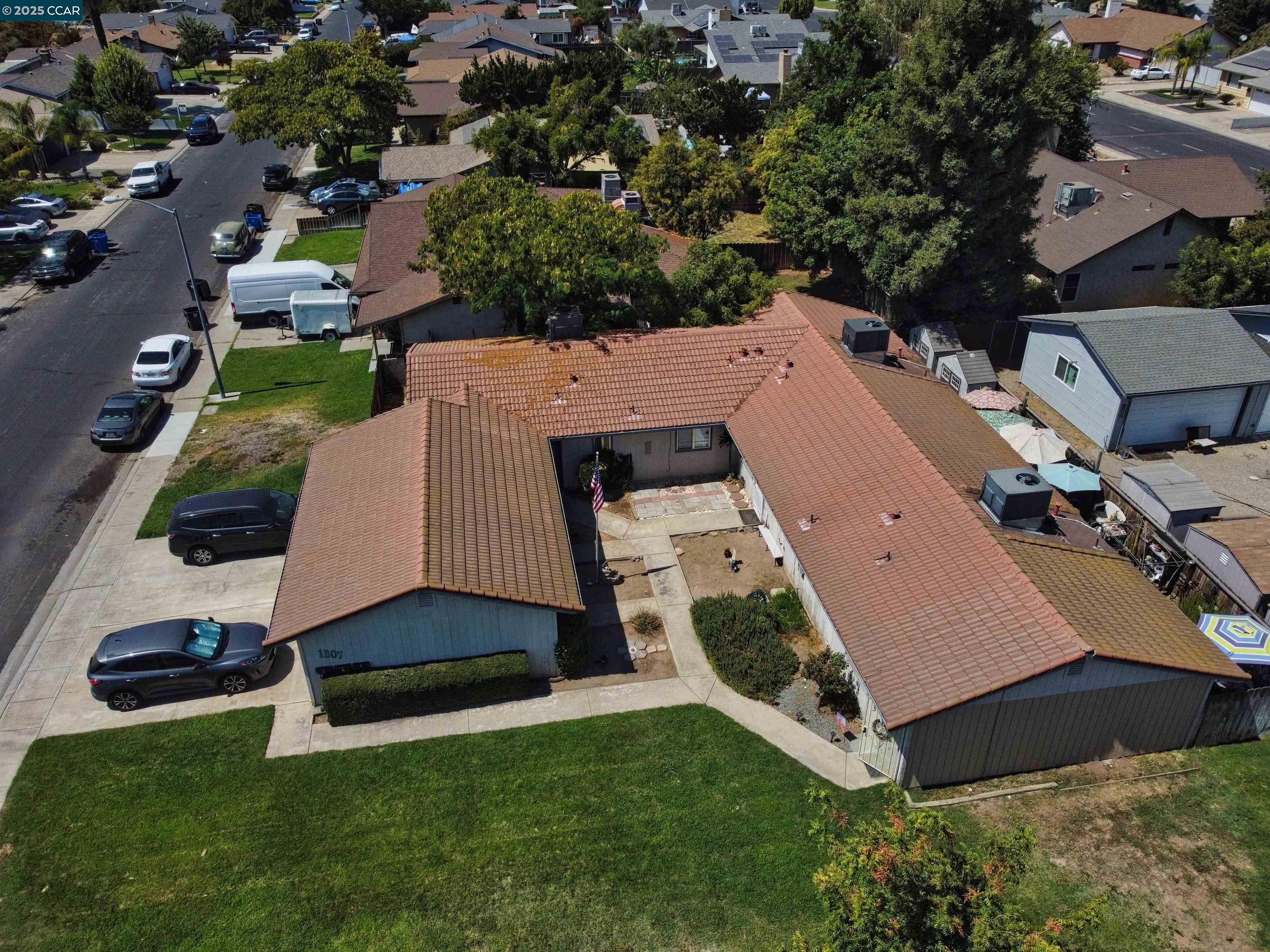 1807 Crestwood Avenue