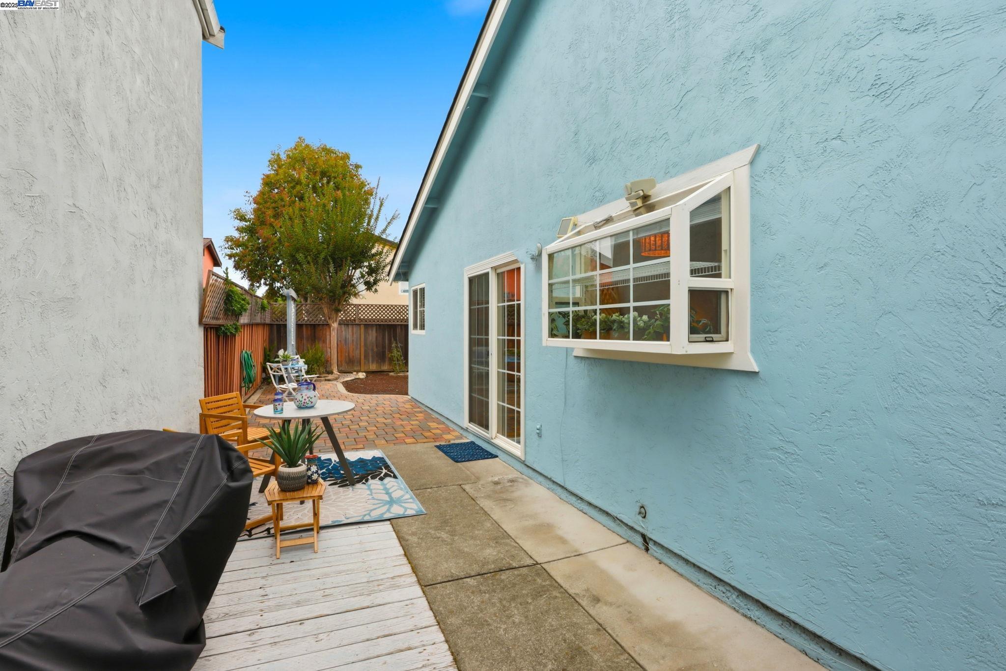 250 Jacaranda Dr
